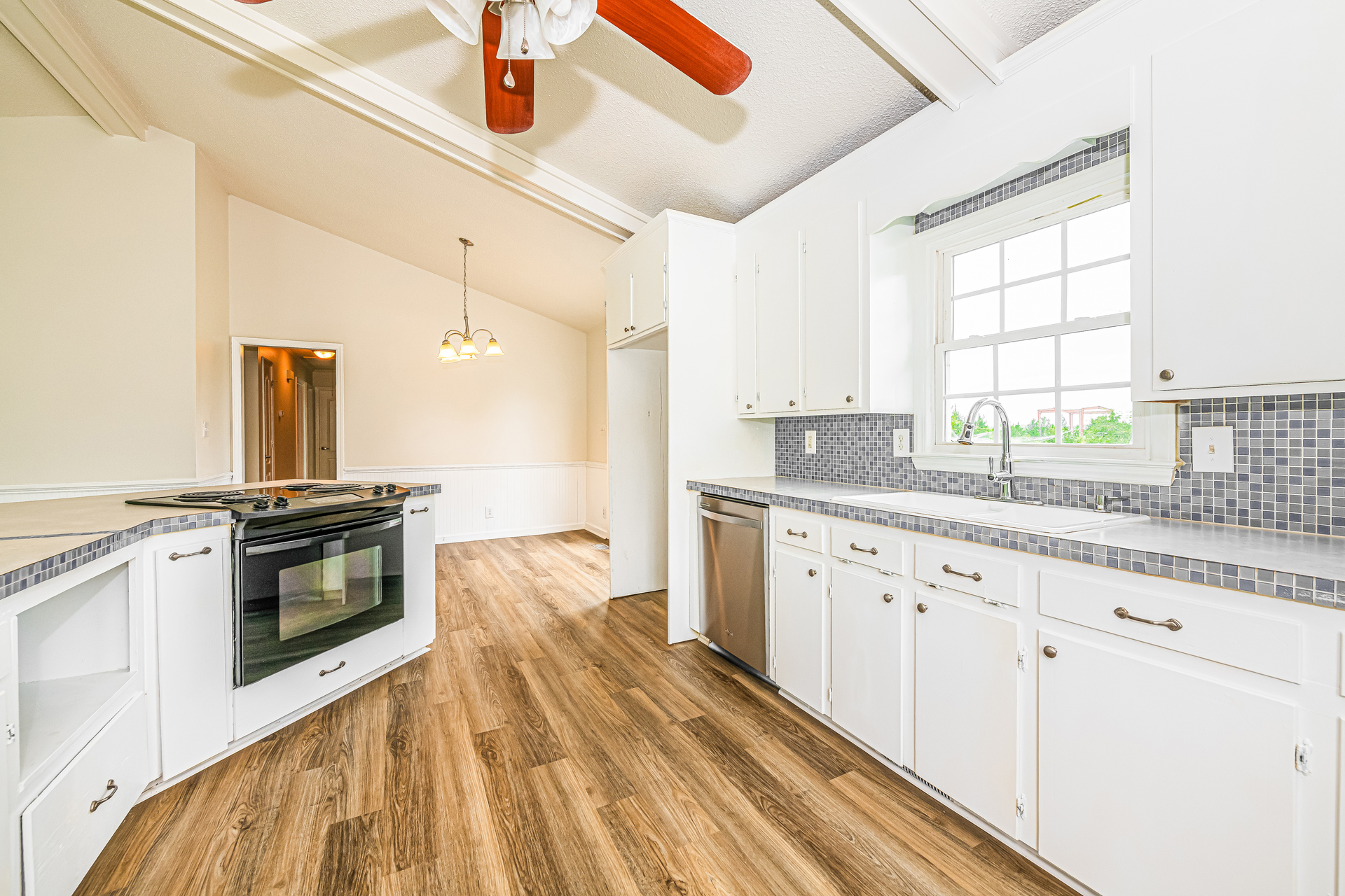 Photo 8 of 21 of 2919 Glebe Rd, Henderson, NC