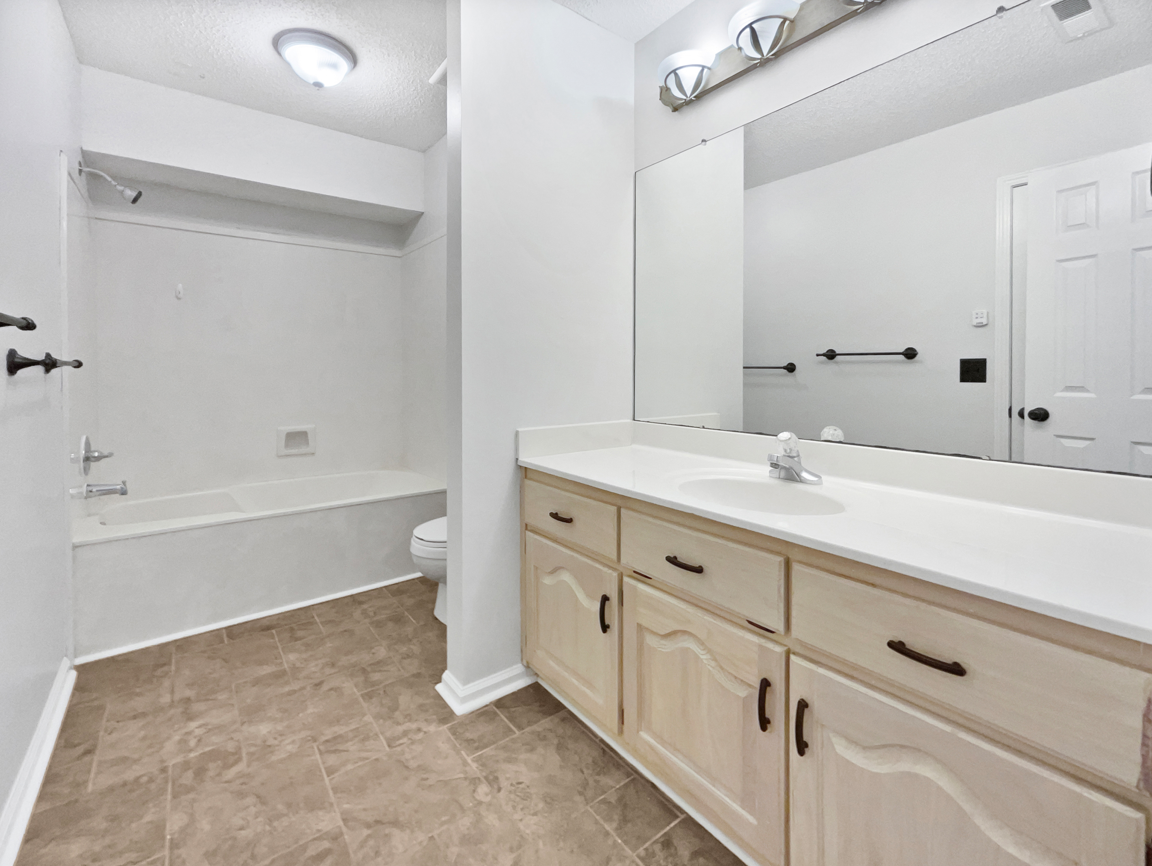 Photo 7 of 22 of 6268 Lakewood Trl, Pinson, AL