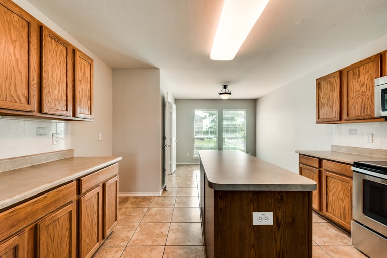 Photo 12 of 34 - 1525 Redman Dr, Royse City, TX 75189