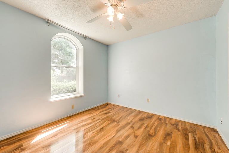 Photo 19 of 24 - 6913 Egan Way, Fort Worth, TX 76137