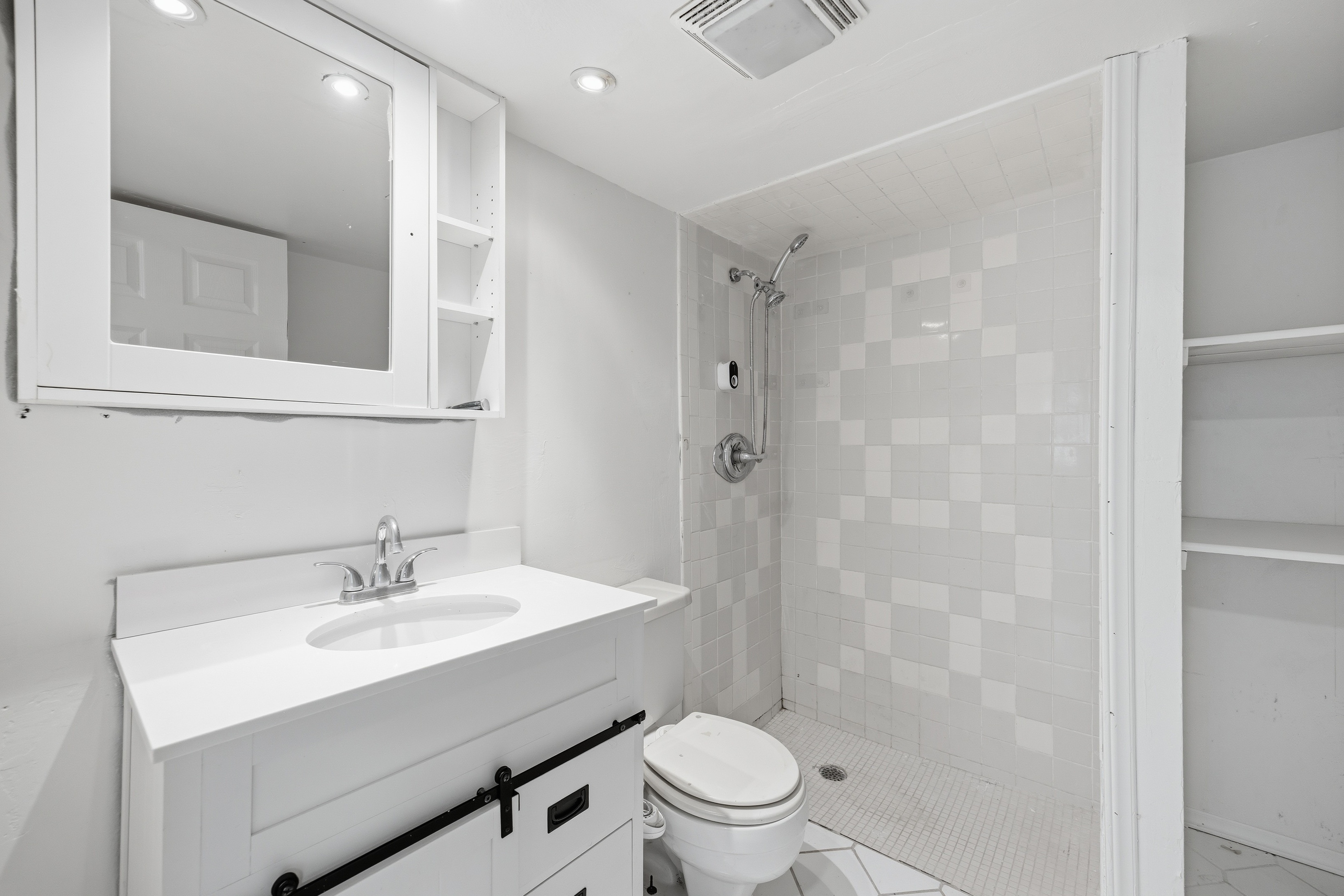 Photo 6 of 41 of 724 Squire St, Colorado Springs, CO