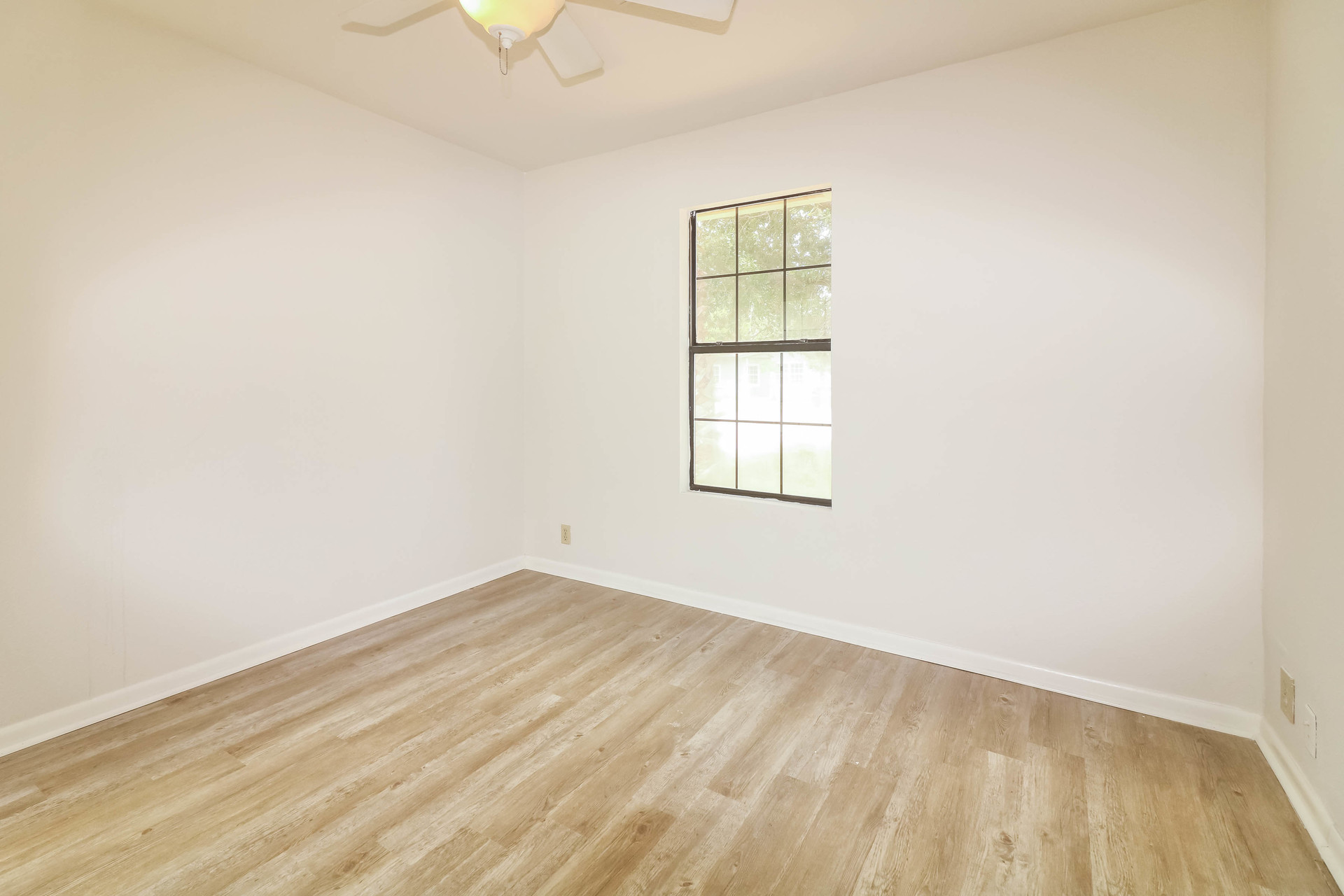 Photo 10 of 19 of 1502 Austin St, Portland, TX
