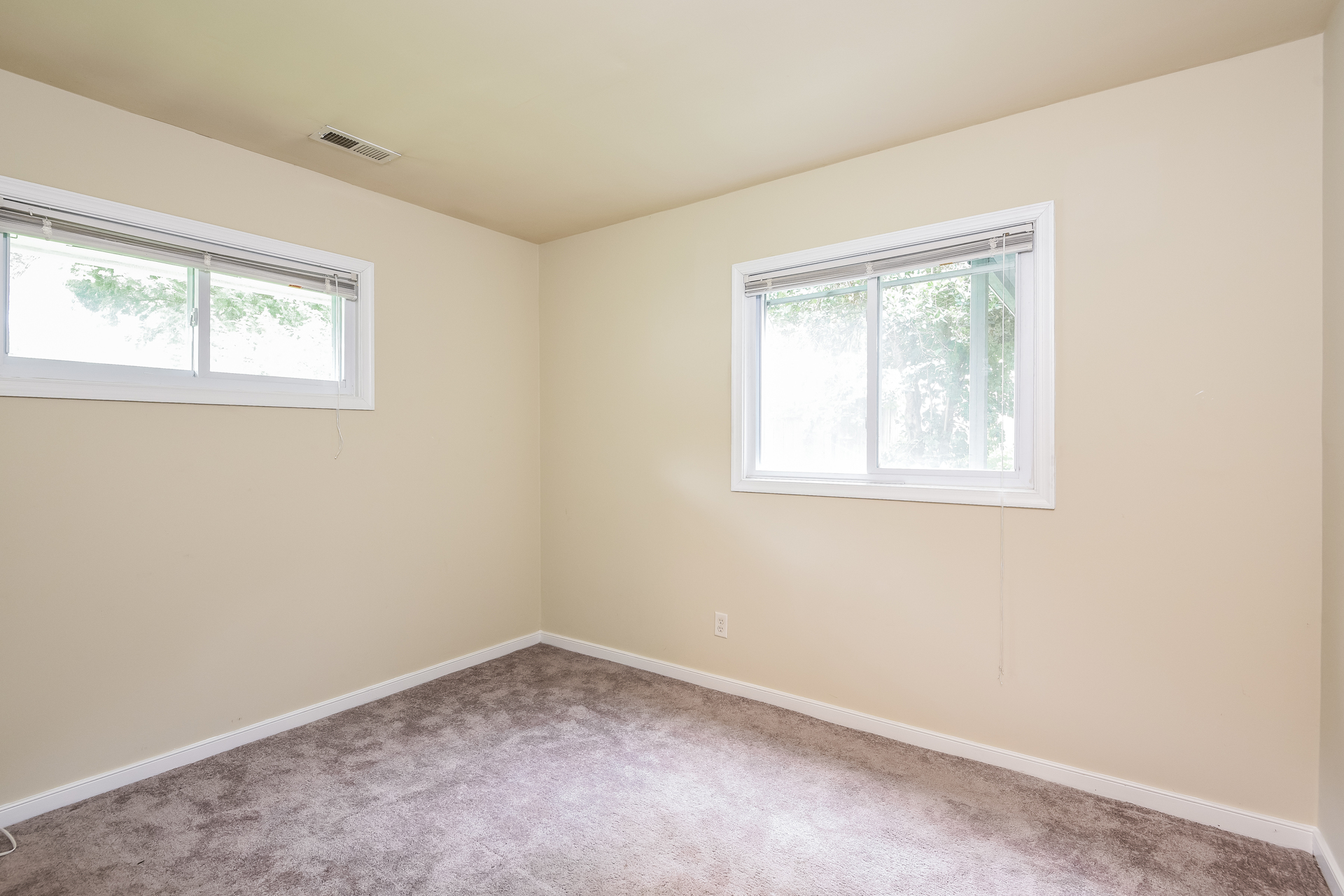 Photo 15 of 22 of 9304 Farmington Dr, Henrico, VA