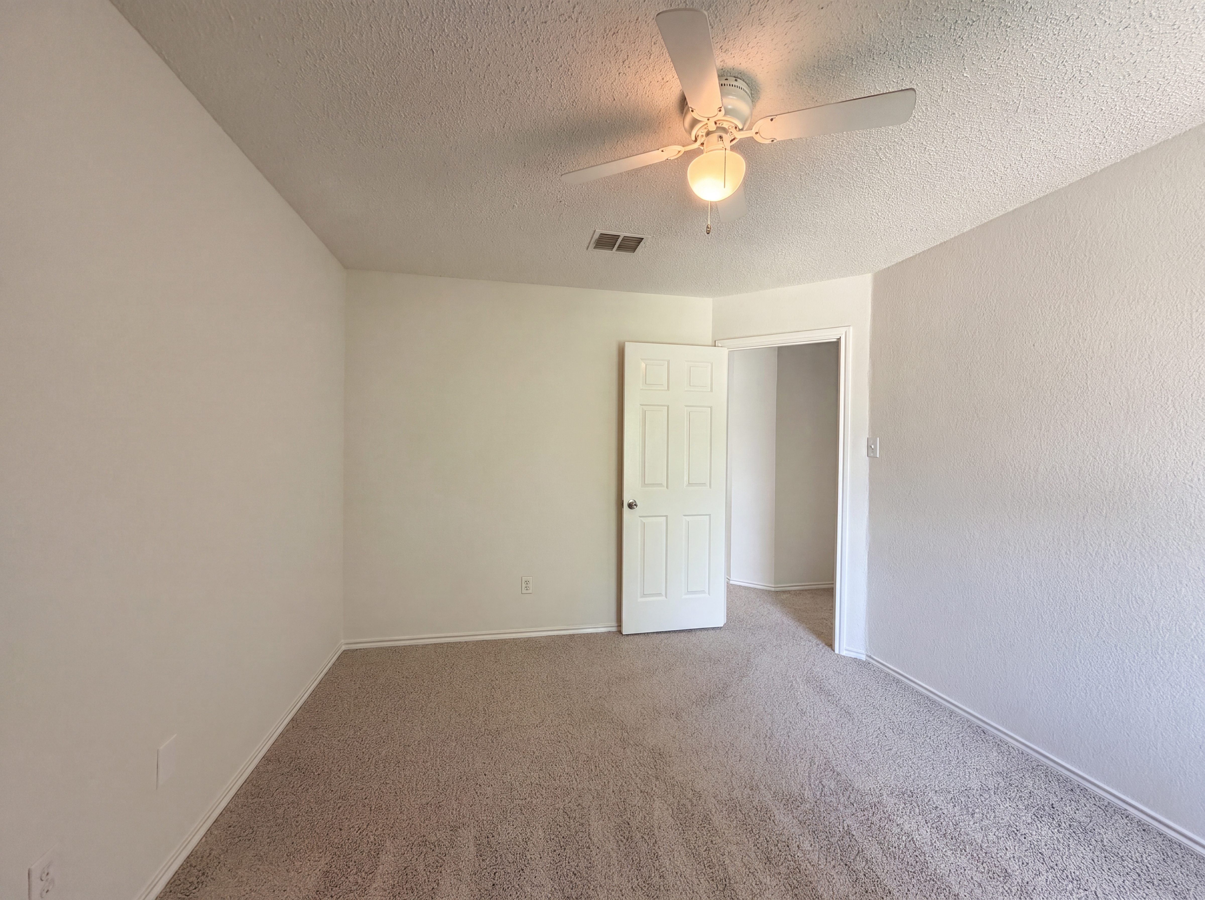 Photo 16 of 27 of 2320 Bantry Ln, Arlington, TX