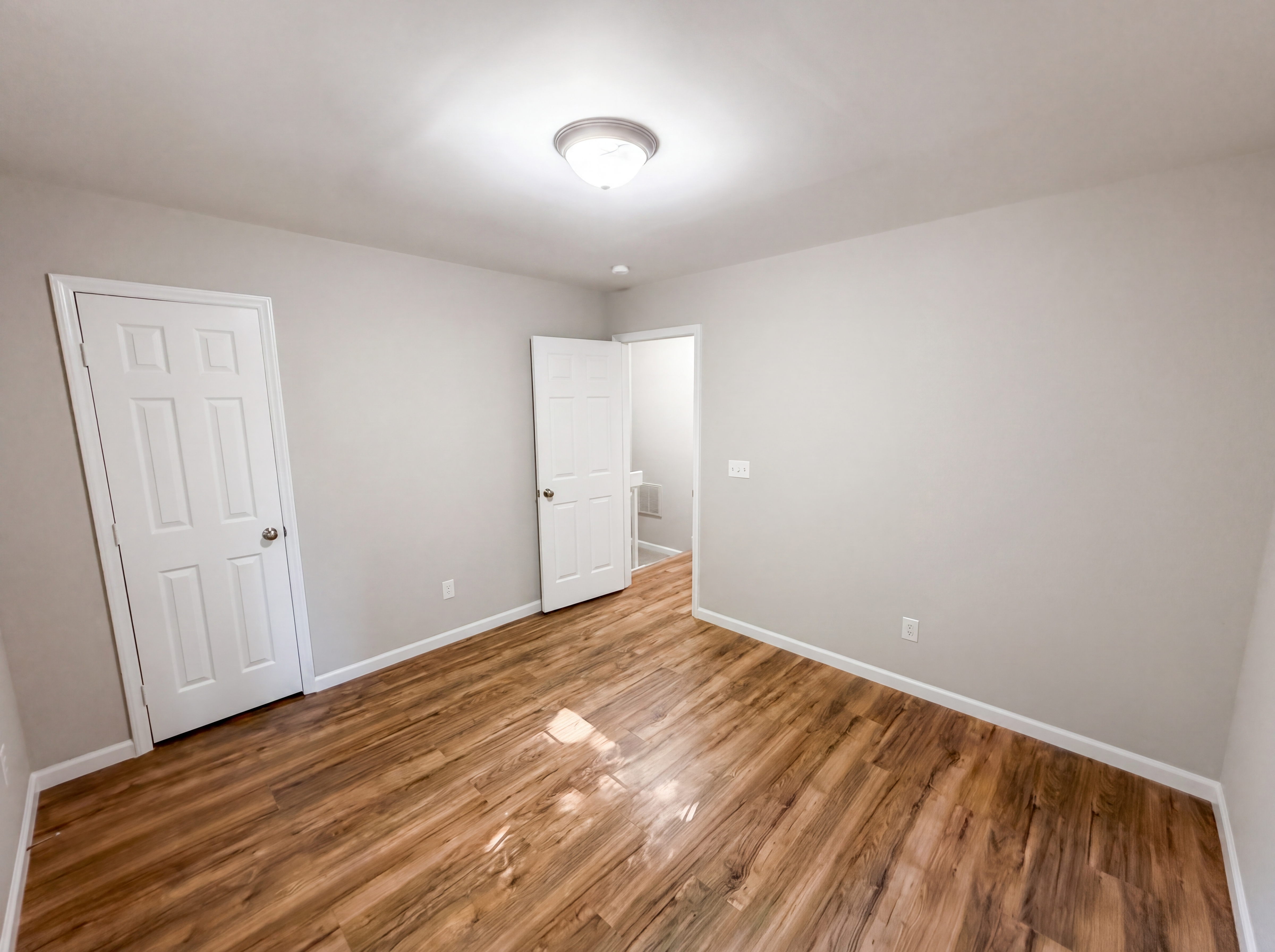 Photo 13 of 19 of 4037 Briarhill Dr, Charlotte, NC