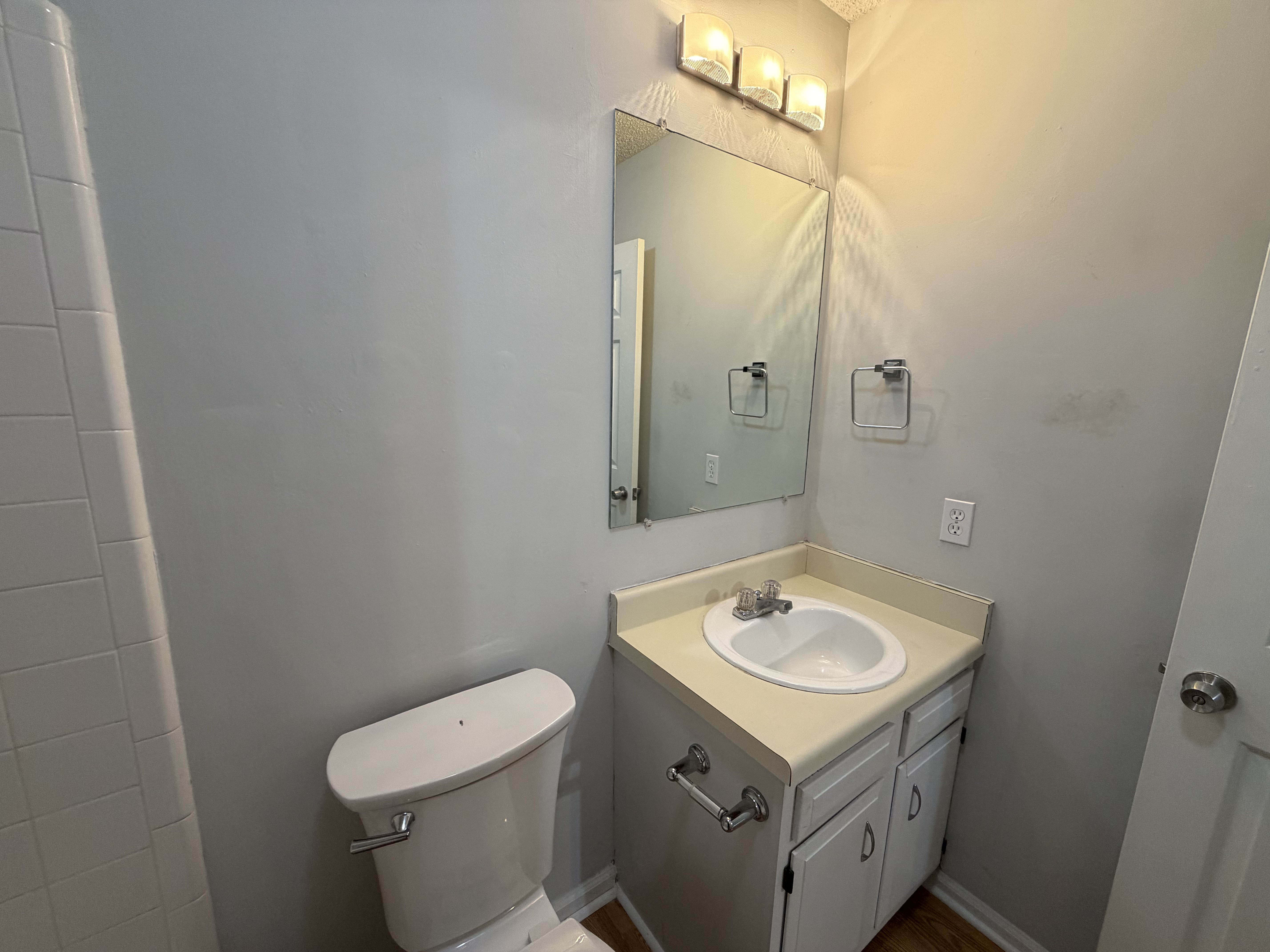 Photo 11 of 16 of 6420 English Oaks Dr, Raleigh, NC