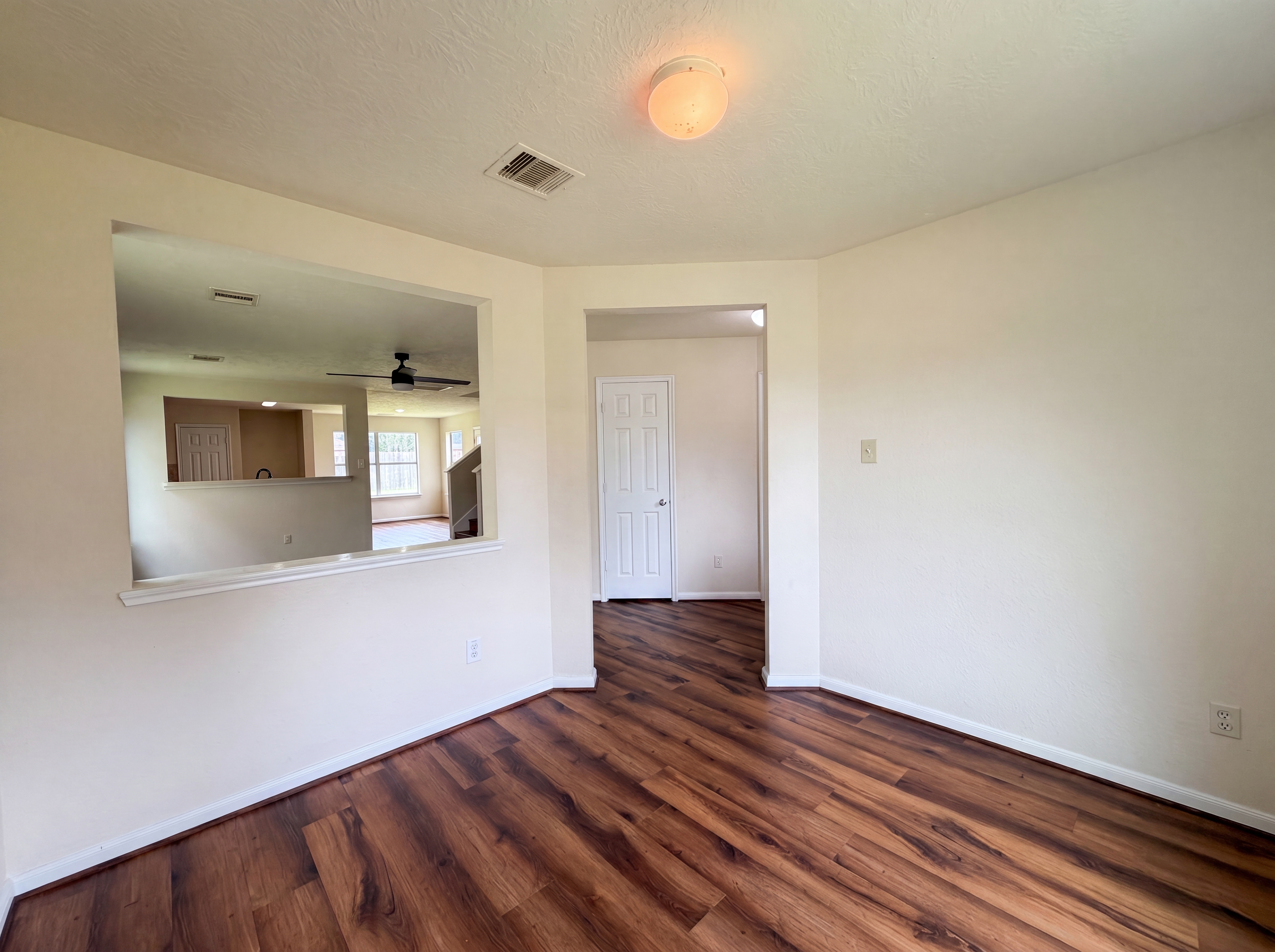 Photo 3 of 19 of 2627 Skyview Trace Ct, Houston, TX