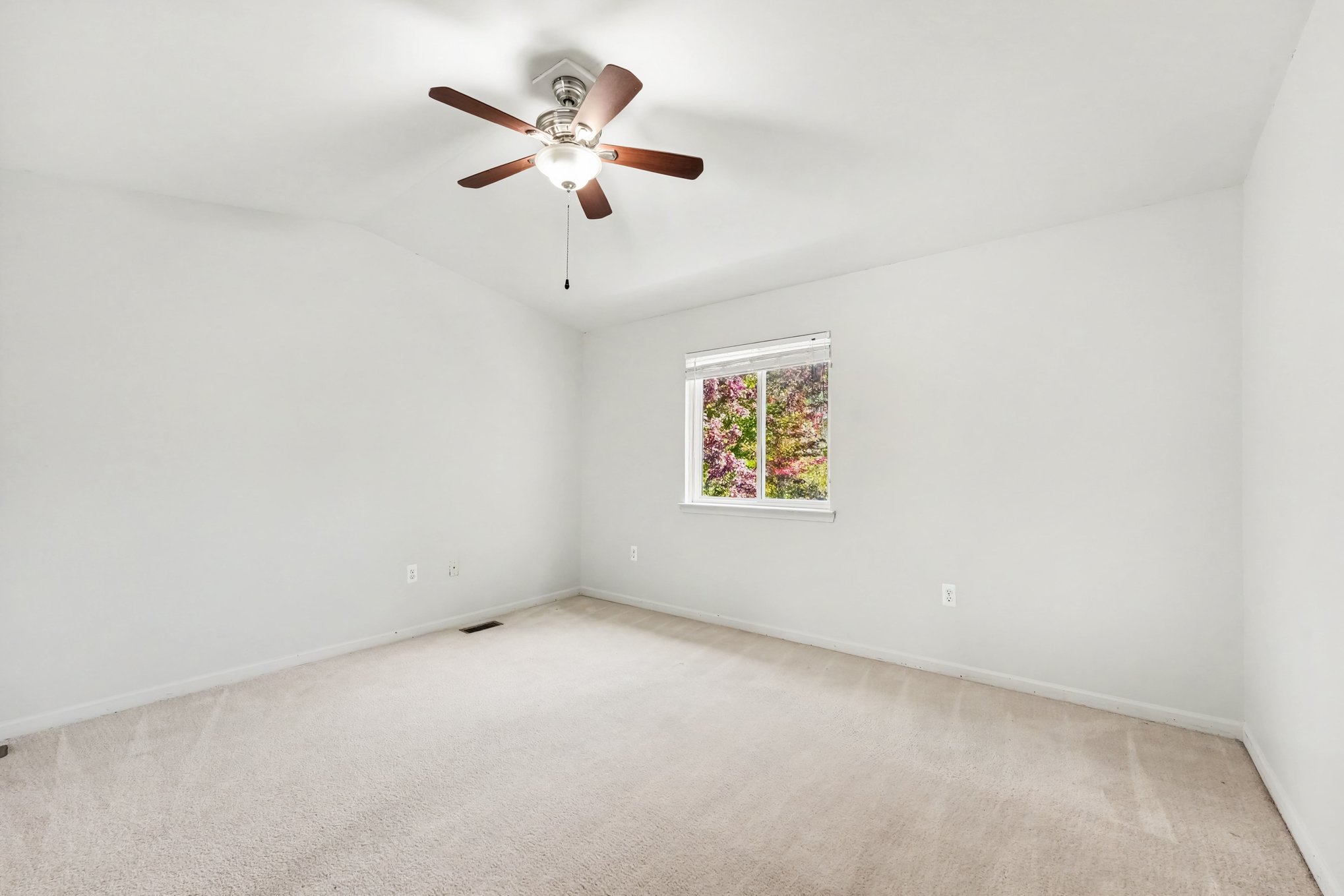 Photo 4 of 24 of 5151 Parsley Dr, Shelby Township, MI
