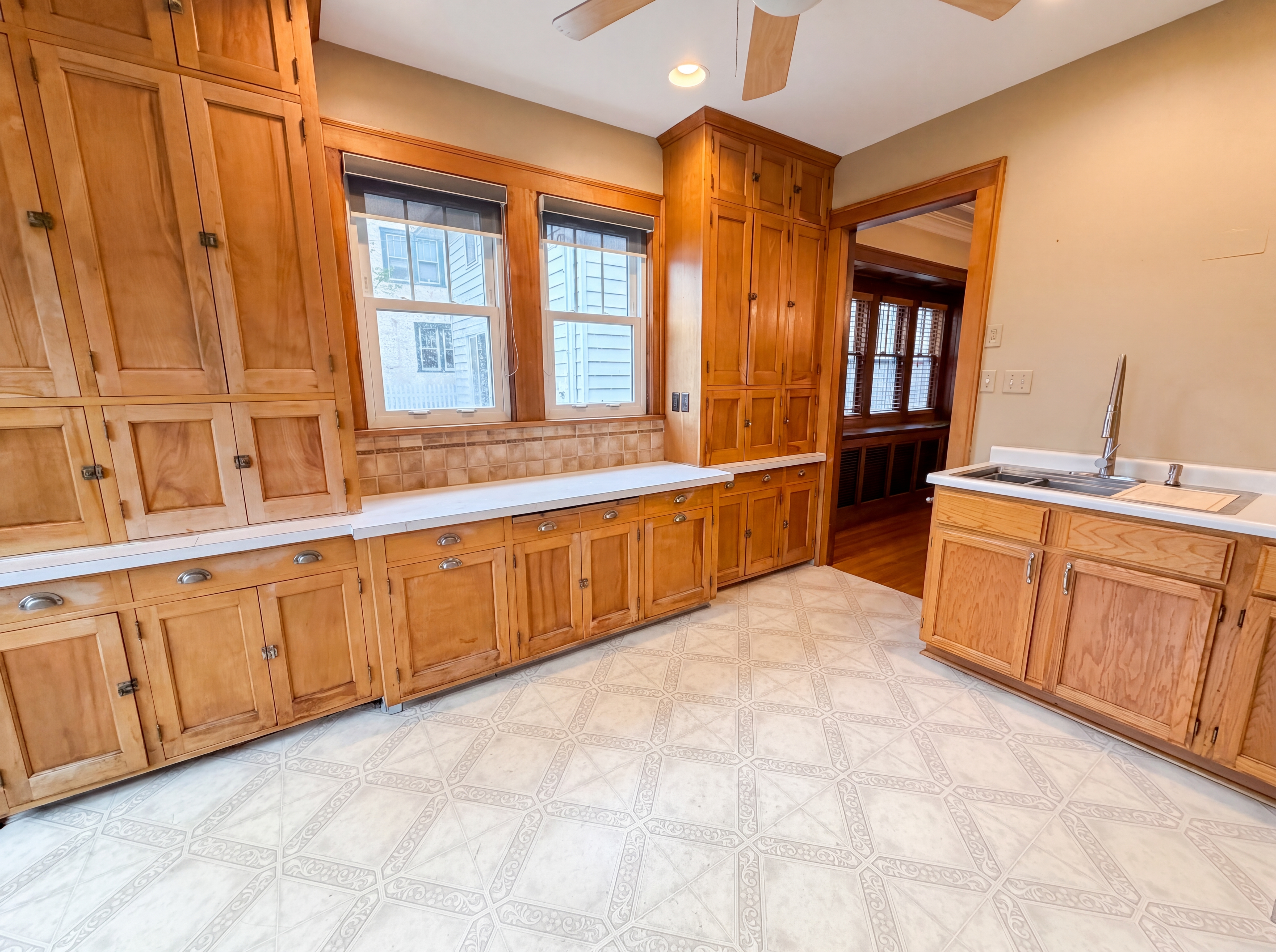 Photo 11 of 28 of 1144 Hawthorne Ave E, St. Paul, MN