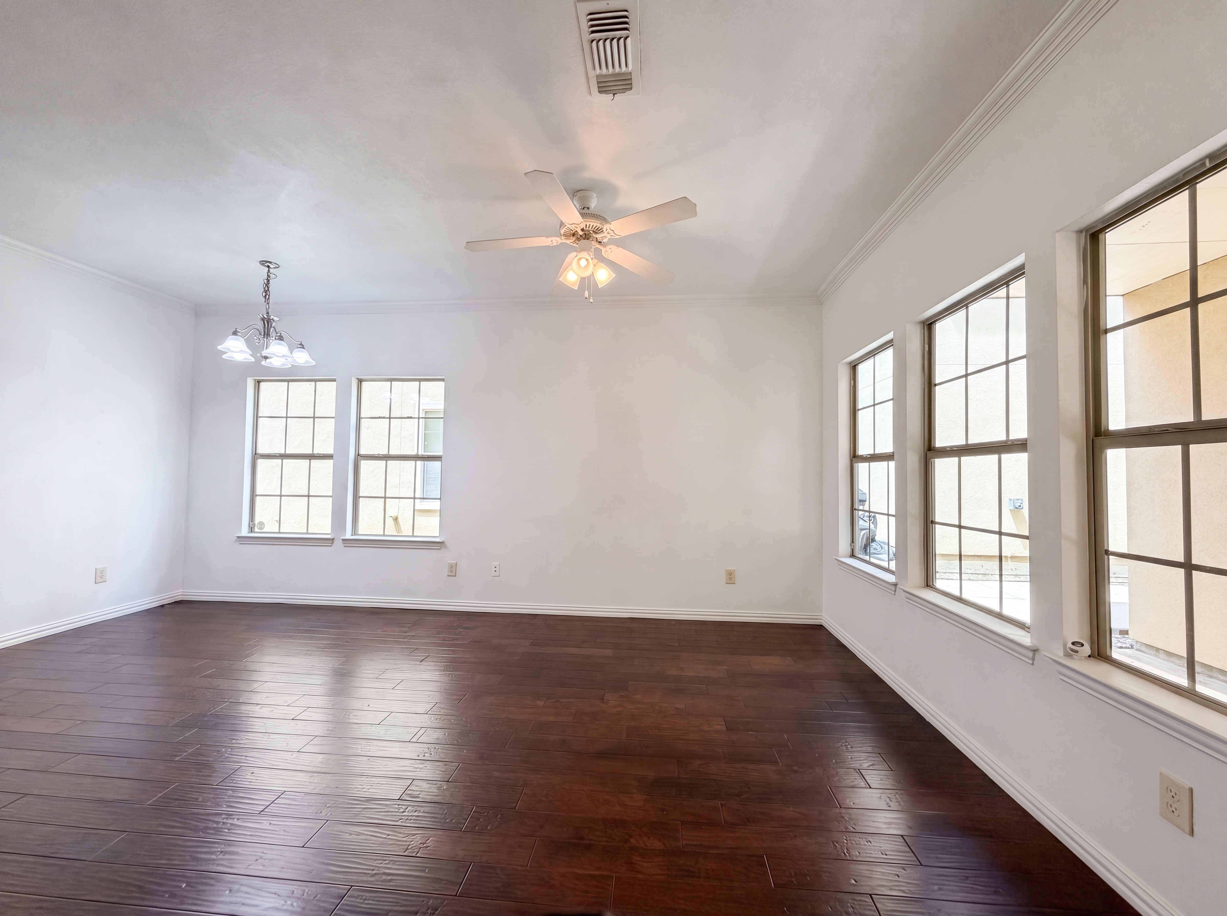 Photo 3 of 23 of 1524 Aldra Dr, Fort Worth, TX