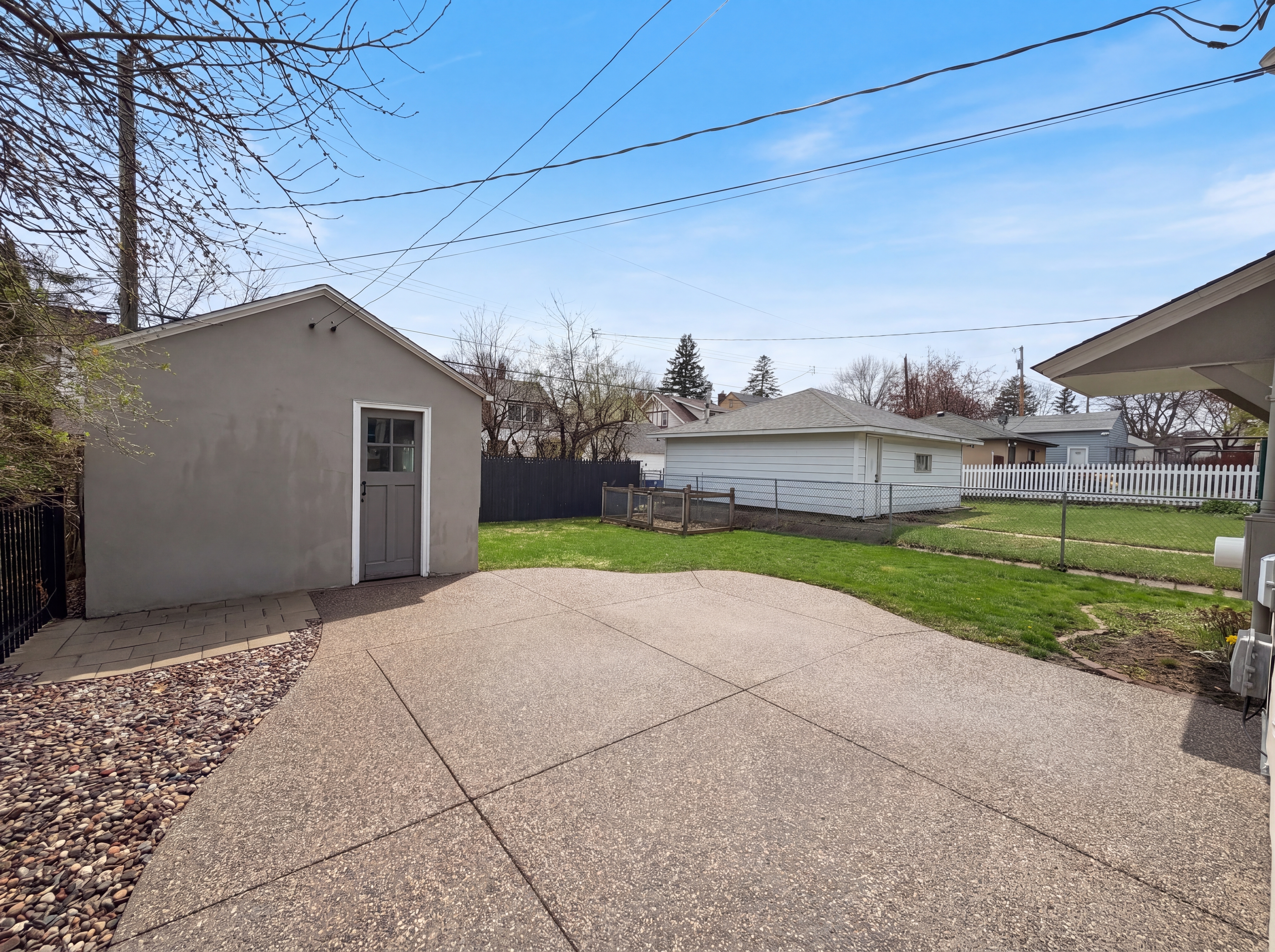 Photo 5 of 28 of 1144 Hawthorne Ave E, St. Paul, MN
