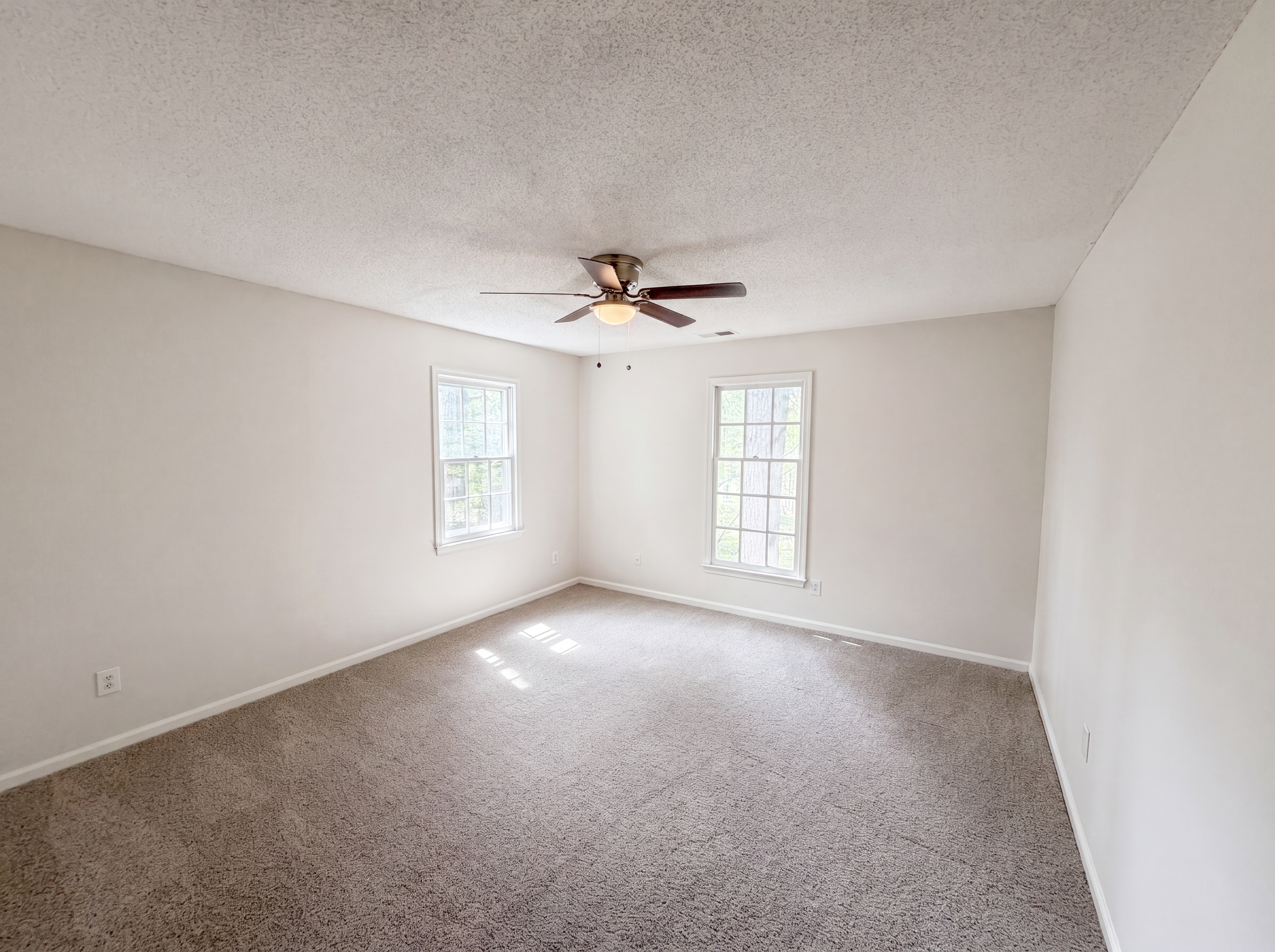 Photo 4 of 16 of 5209 Heelands Ct, Raleigh, NC