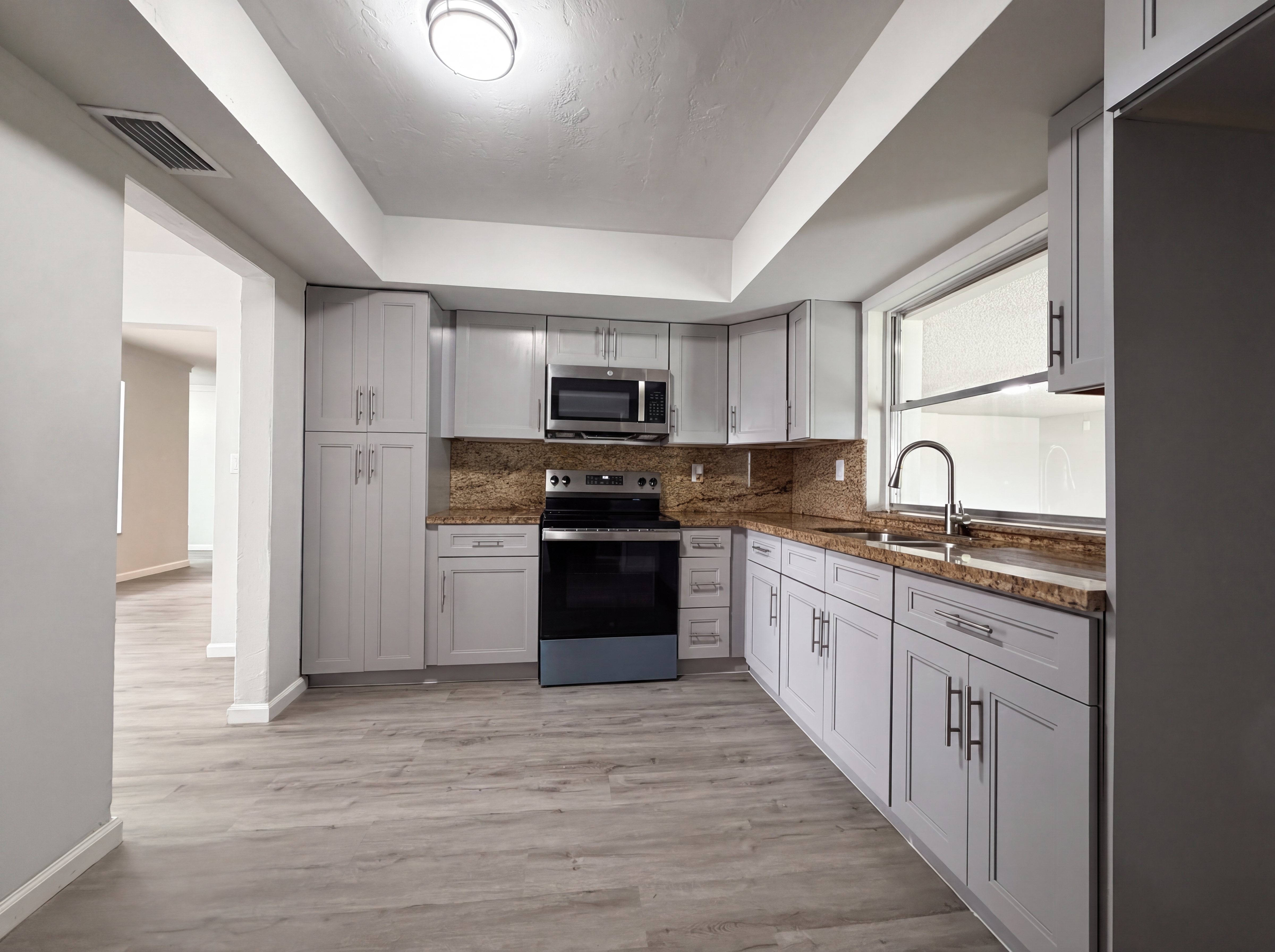 Photo 2 of 19 of 820 NW 78th Ave, Pembroke Pines, FL