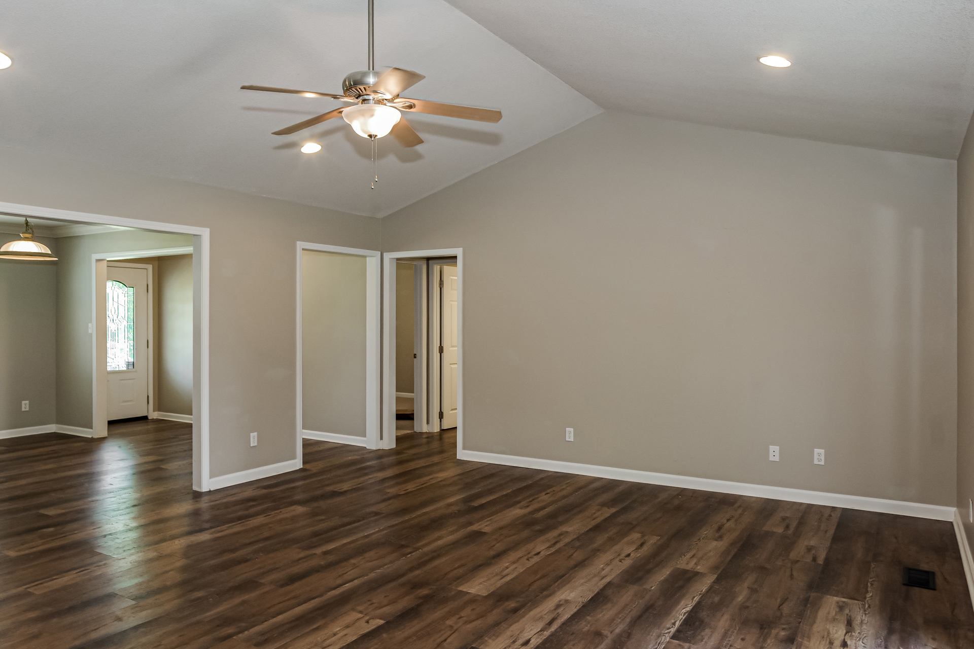 Photo 9 of 21 of 20 Leach Dr, Guntersville, AL