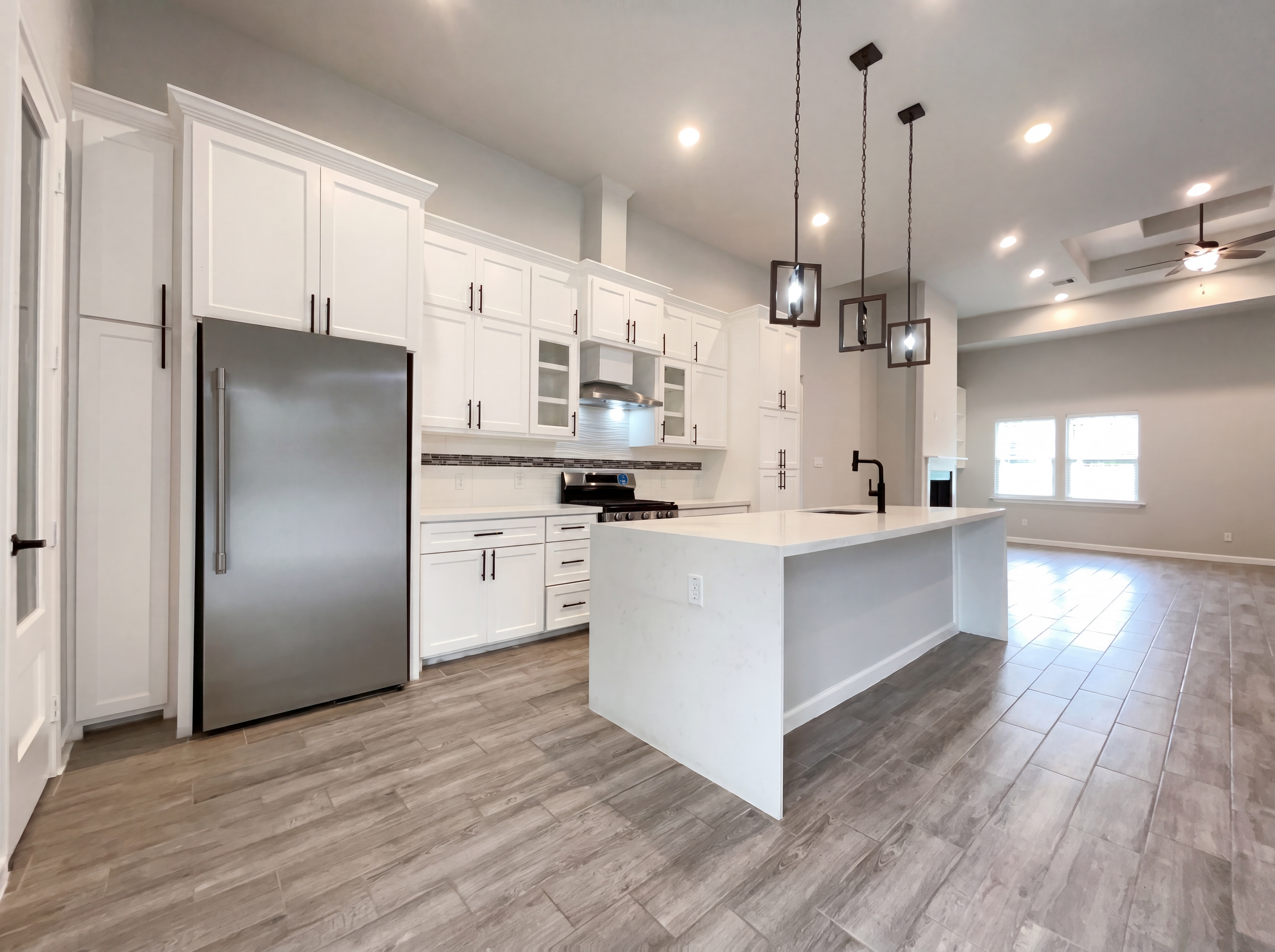 Photo 2 of 16 of 40402 Mostyn Dr, Magnolia, TX
