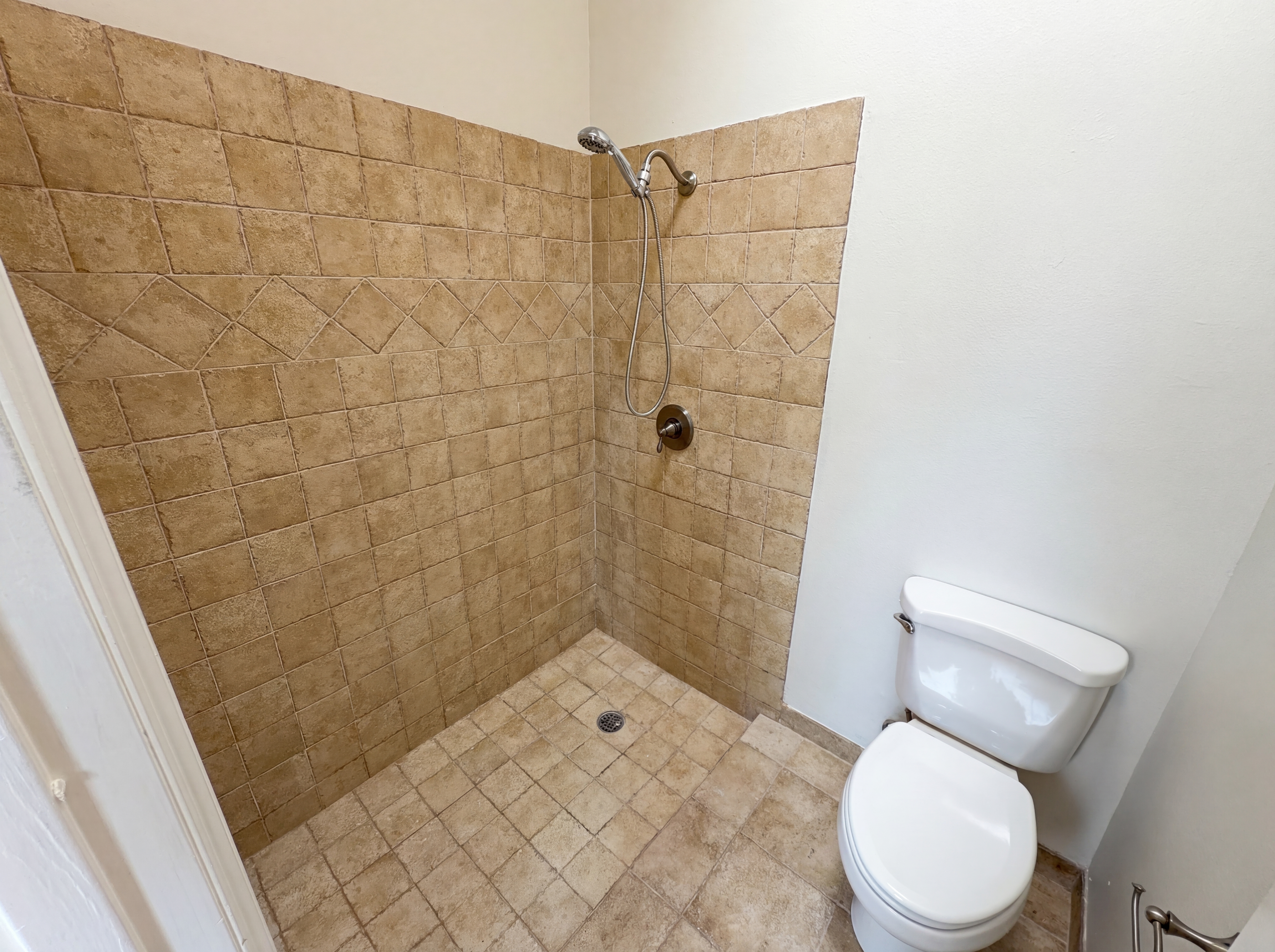 Photo 10 of 18 of 2000 Plainfield Dr, Orlando, FL