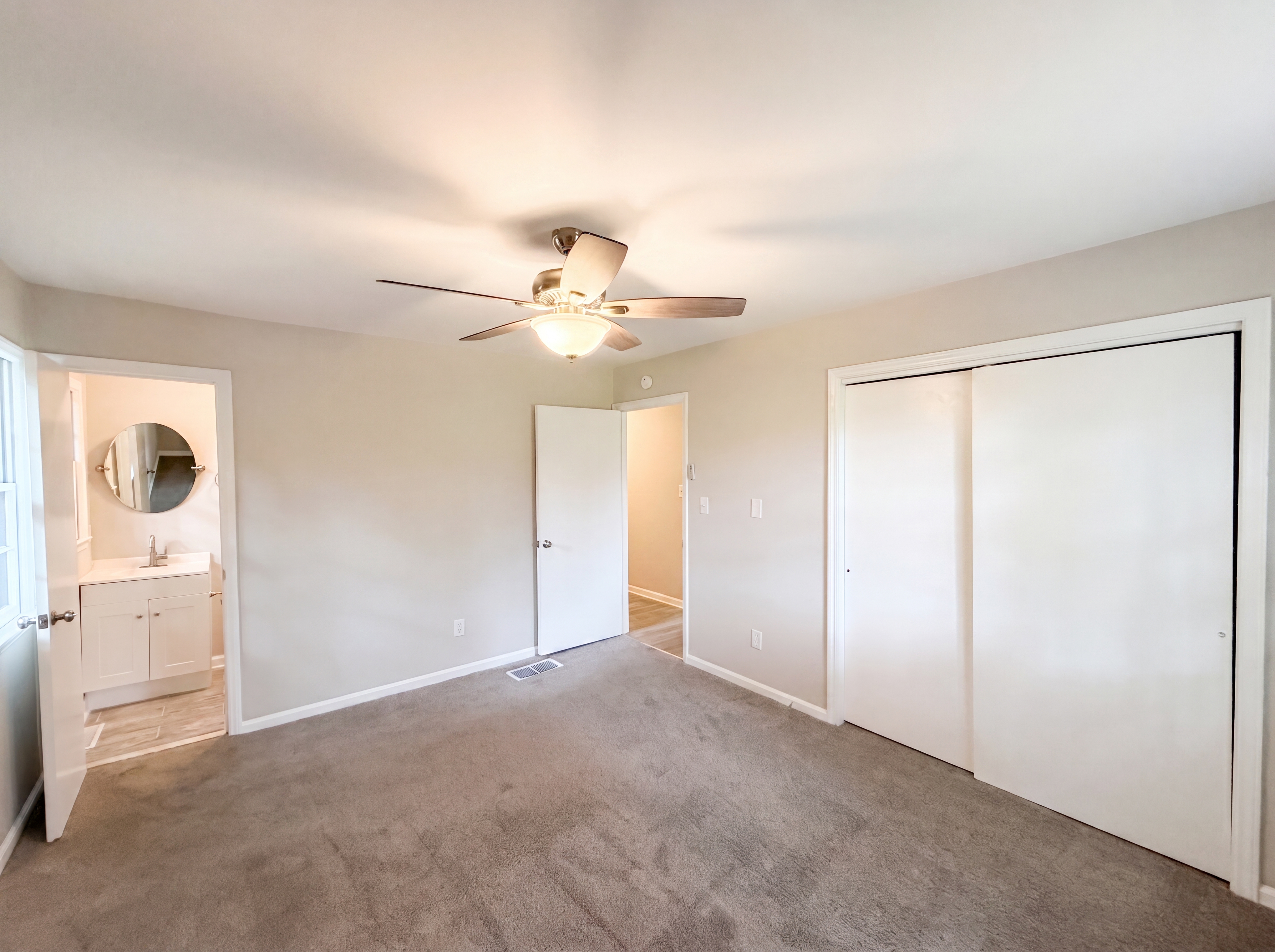 Photo 4 of 19 of 141 Greenbriar Dr, Matthews, NC