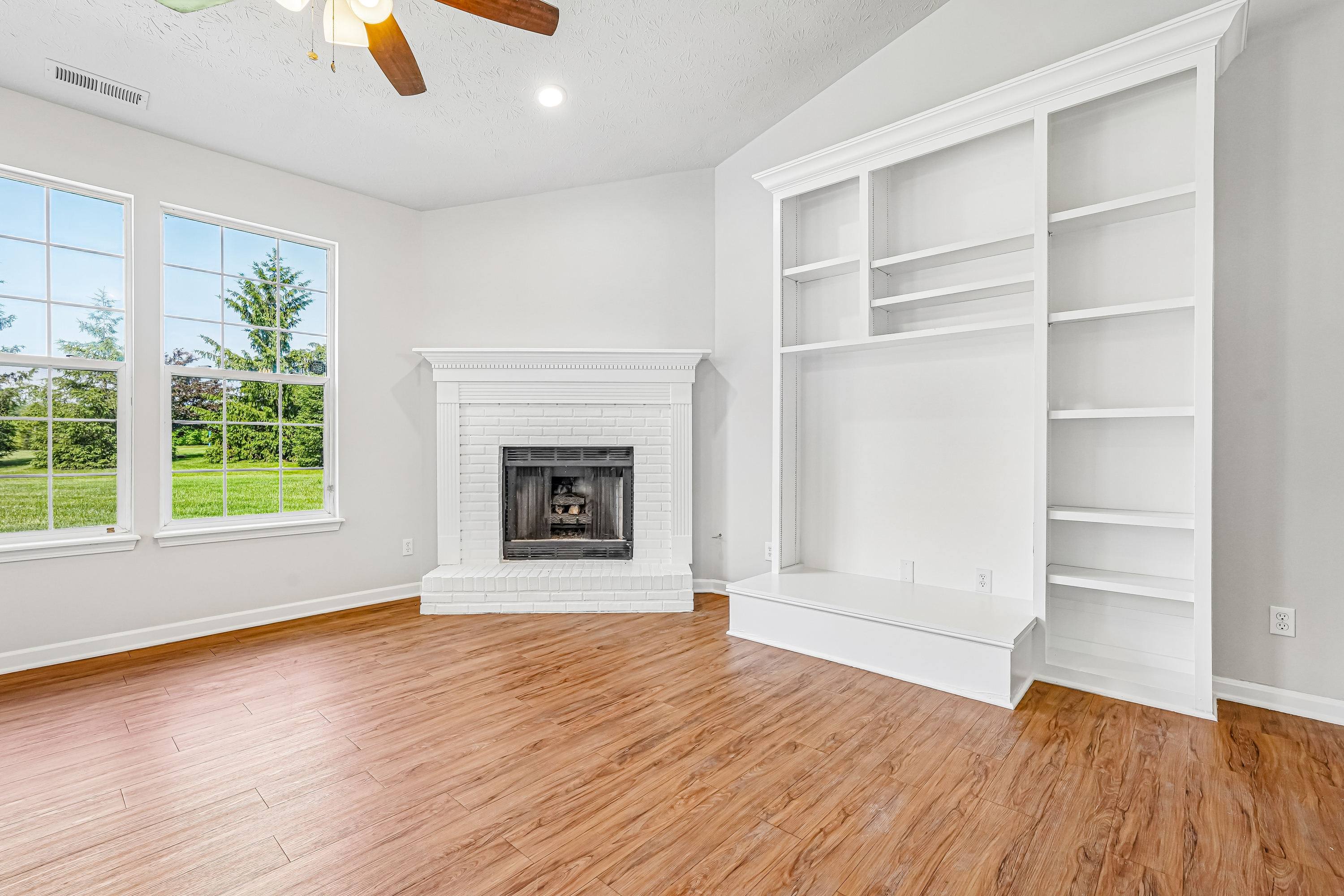Photo 3 of 48 of 2082 Lawrin Ct, Indianapolis, IN