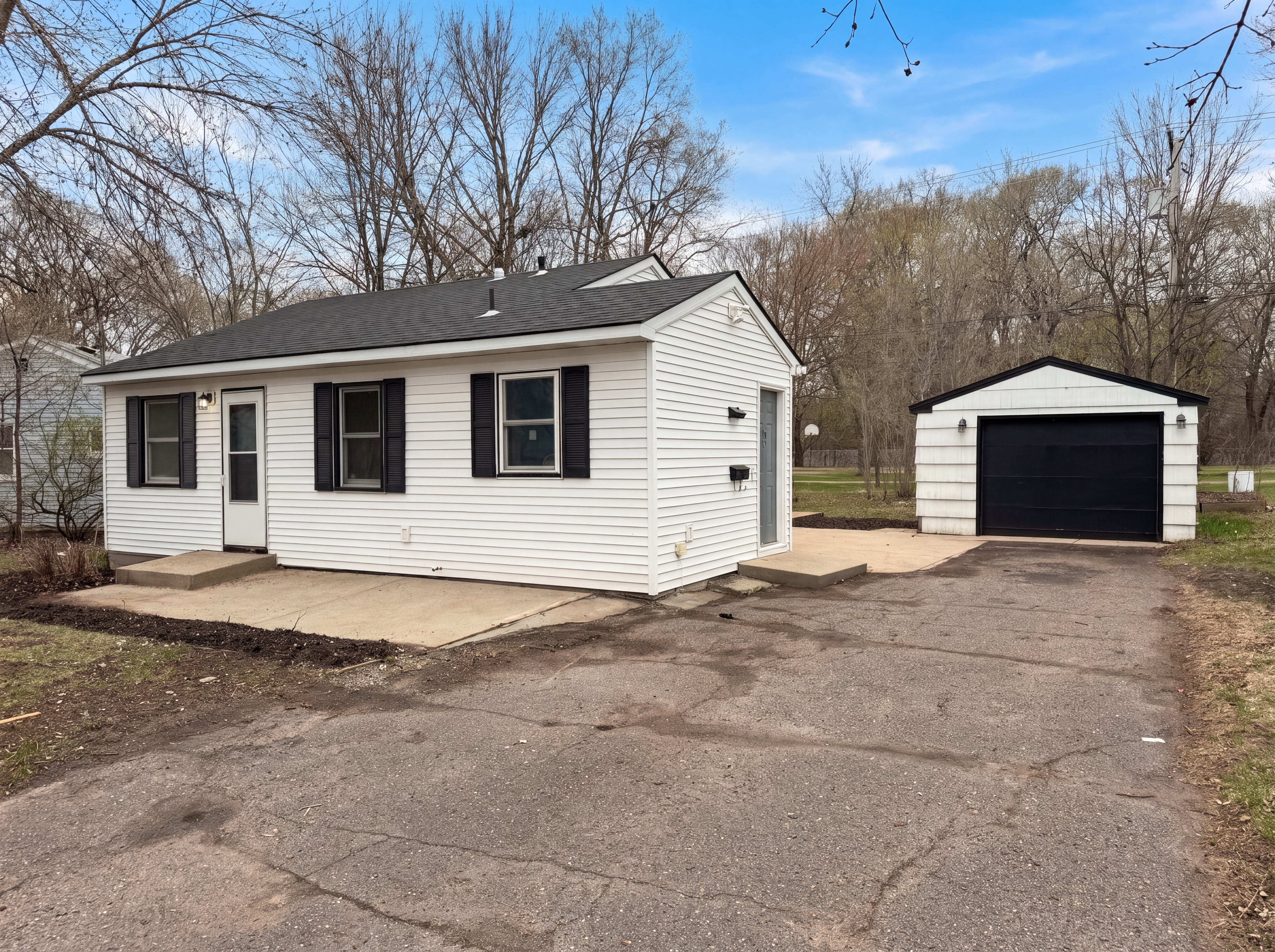 Photo 13 of 16 of 6907 52nd Ave N, Crystal, MN