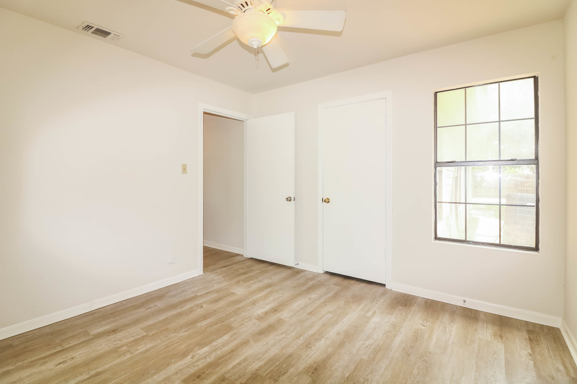 Photo 11 of 19 of 1502 Austin St, Portland, TX
