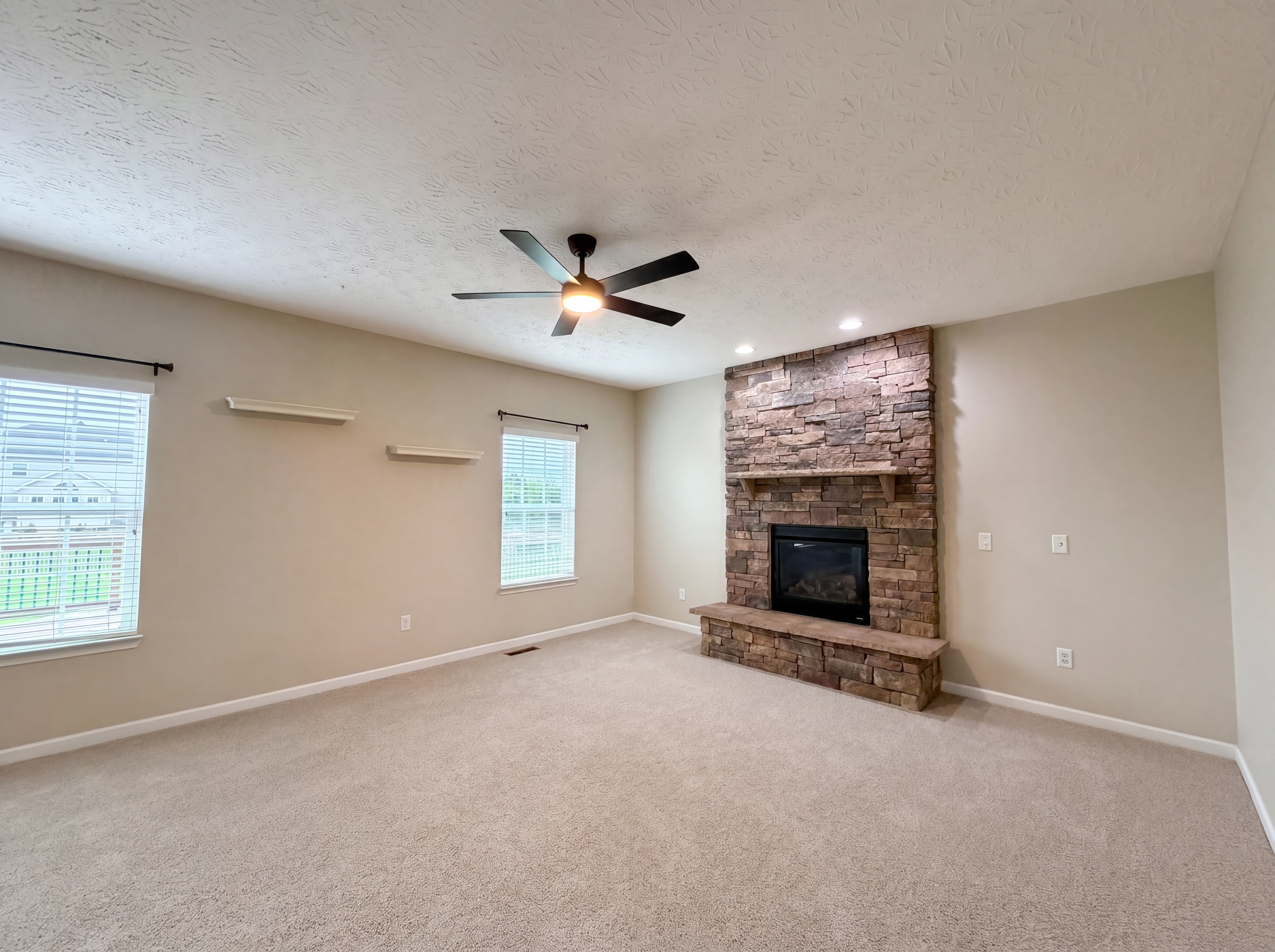 Photo 3 of 37 of 7533 Cherokee Ln, Liberty Township, OH