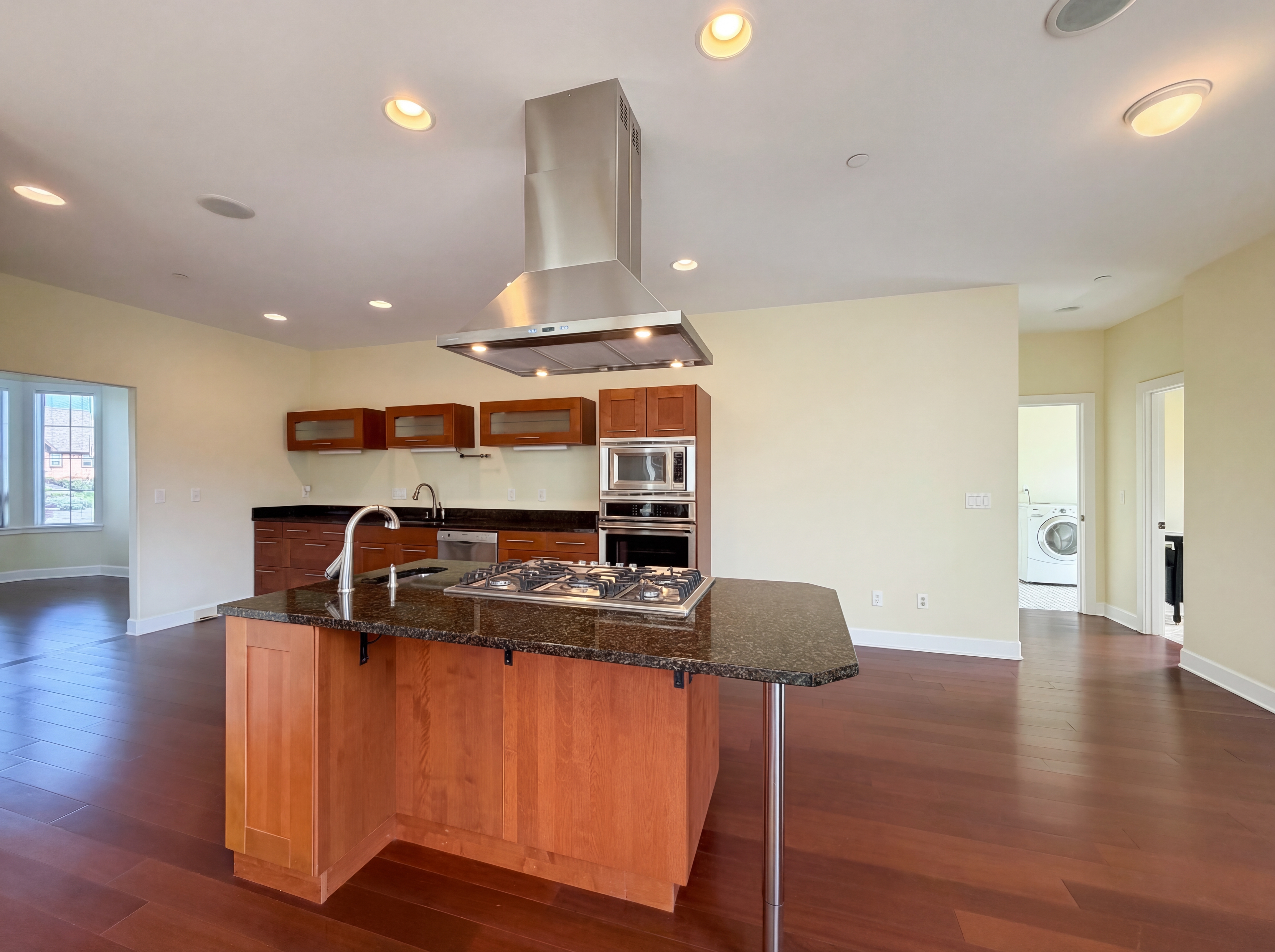 Photo 2 of 29 of 2250 SW Homer Ross Loop, McMinnville, OR