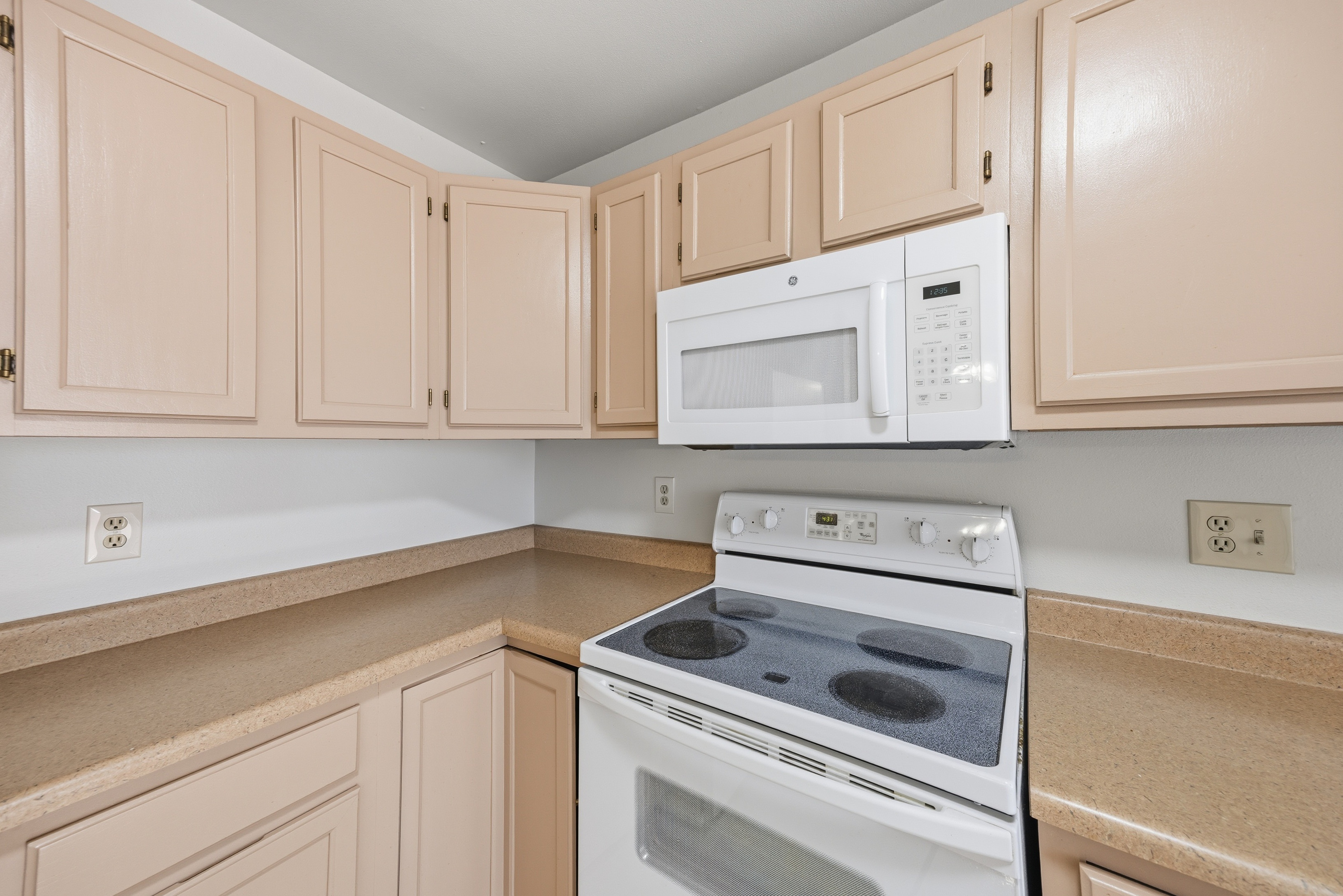 Photo 13 of 34 of 6601 Bobtail Dr, Colorado Springs, CO