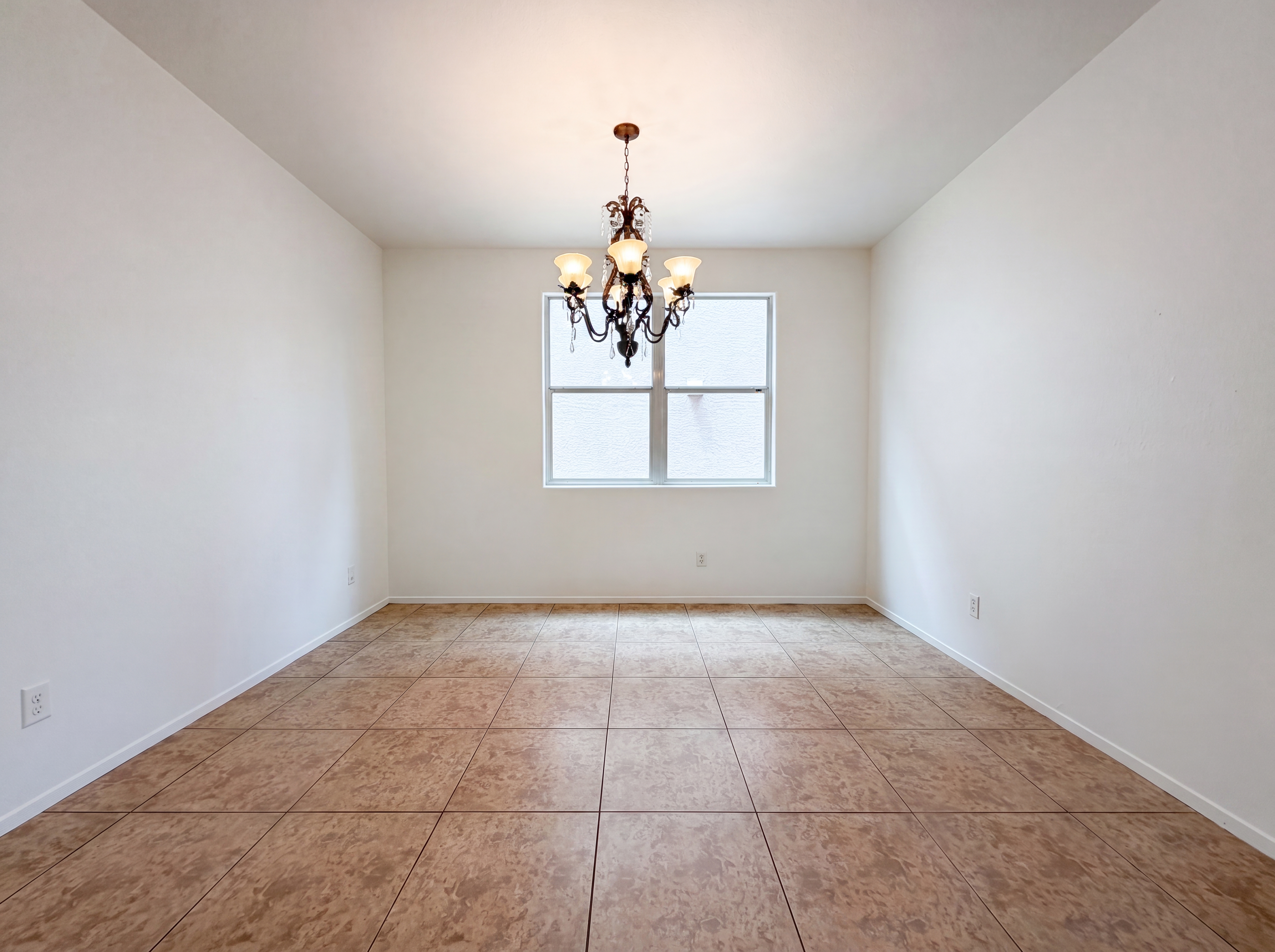Photo 6 of 25 of 7478 Benlomond Ave, Las Vegas, NV