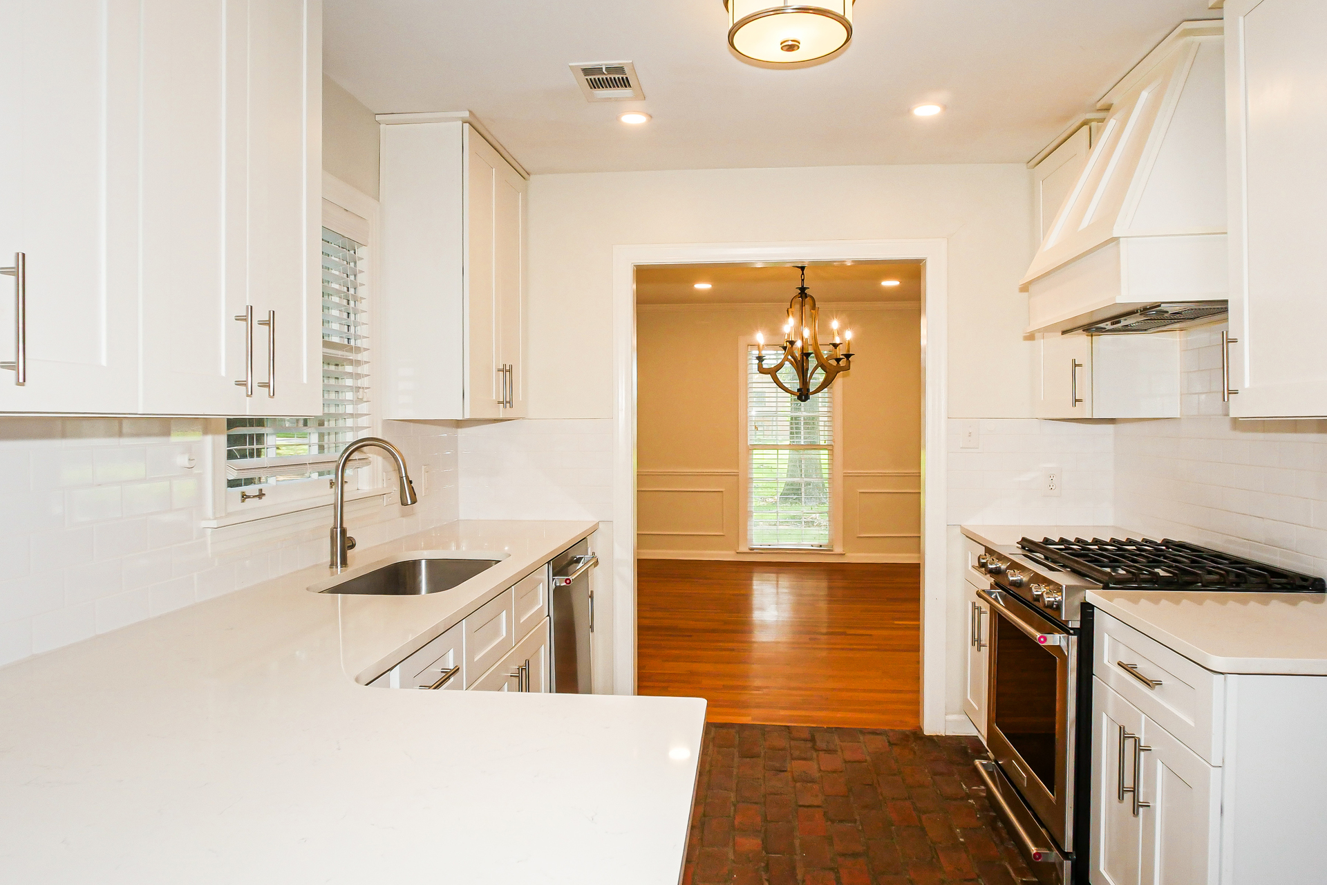 Photo 2 of 22 of 2415 Kirby Rd, Memphis, TN