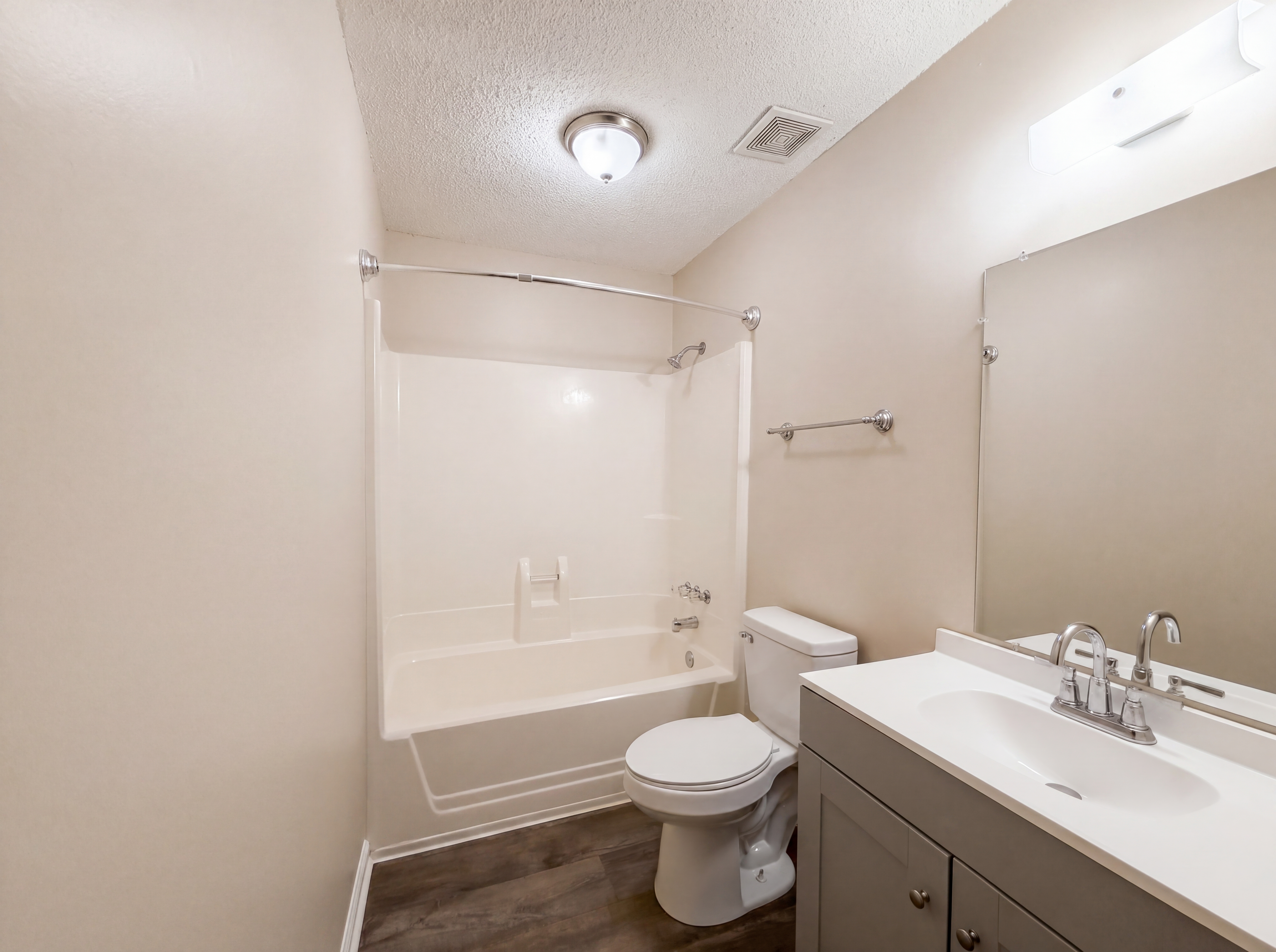 Photo 8 of 17 of 104 Frontier Ln, La Vergne, TN