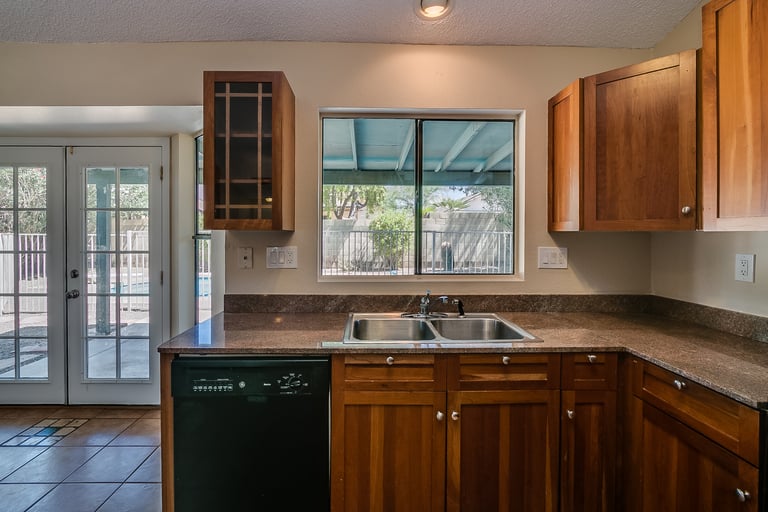 Photo 5 of 18 - 3030 E Villa Rita Dr, Phoenix, AZ 85032