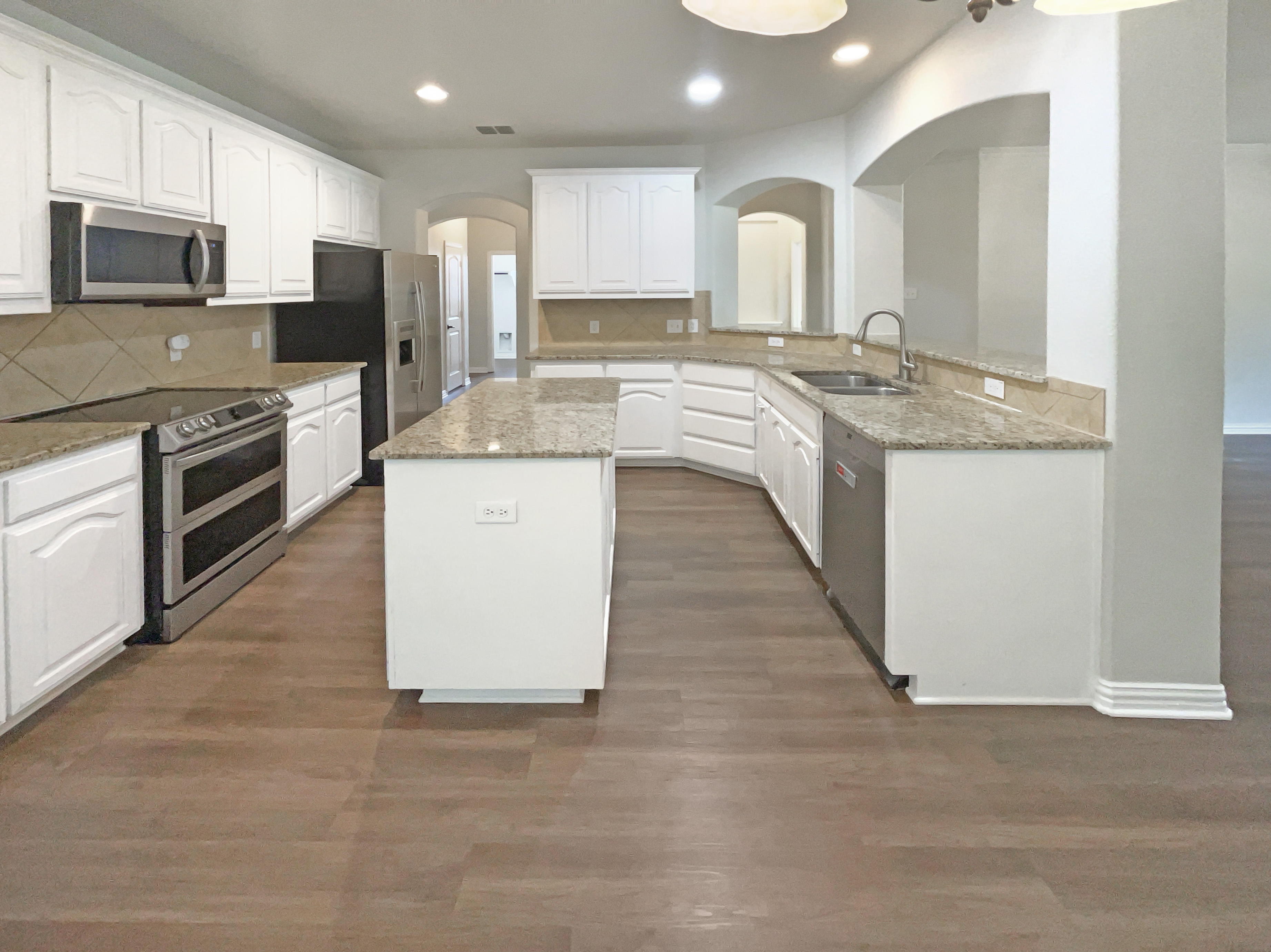 Photo 9 of 33 of 1005 Lake Hollow Dr, Little Elm, TX