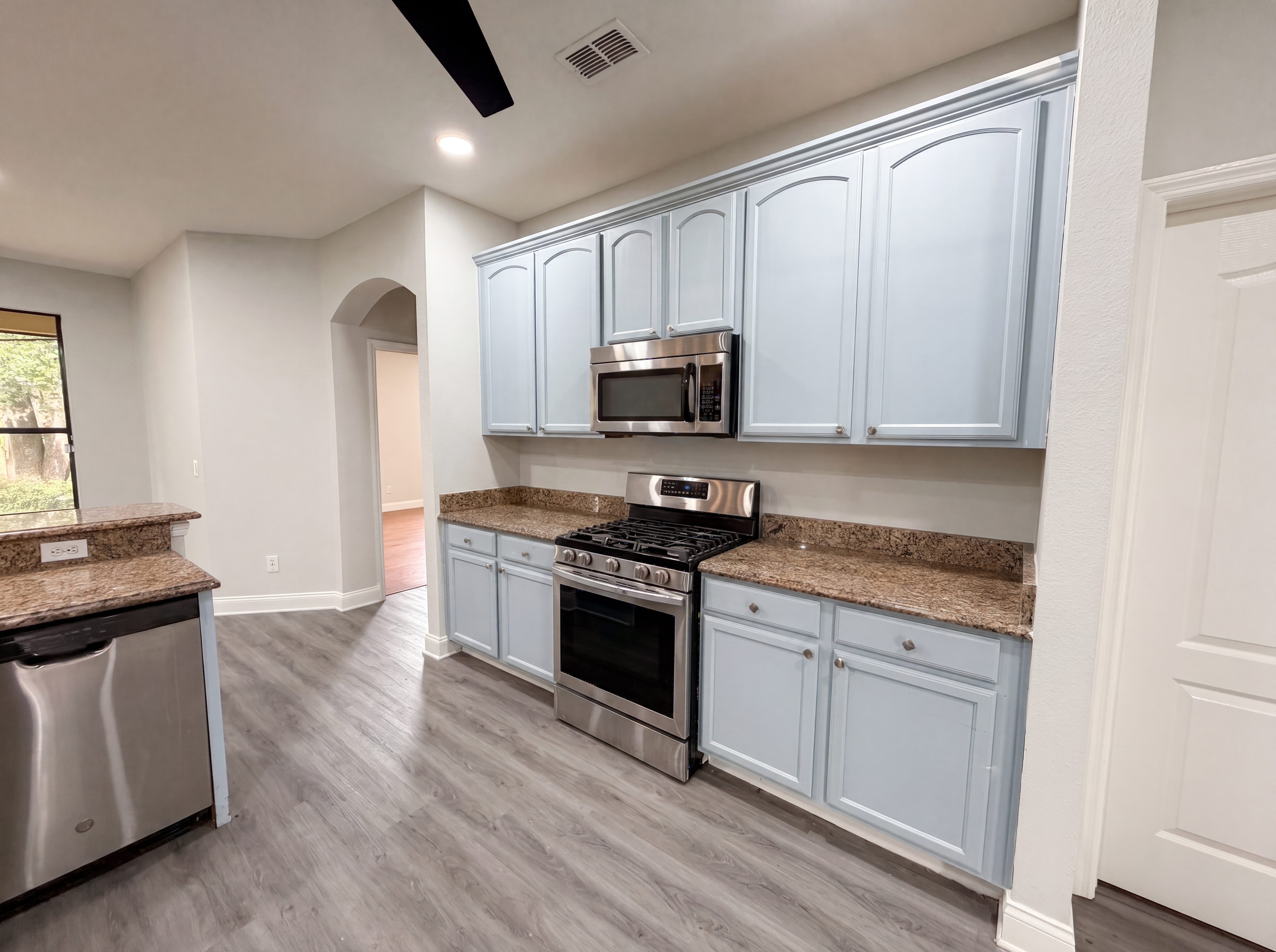 Photo 8 of 26 of 216 Blue Crystal Dr, Deland, FL