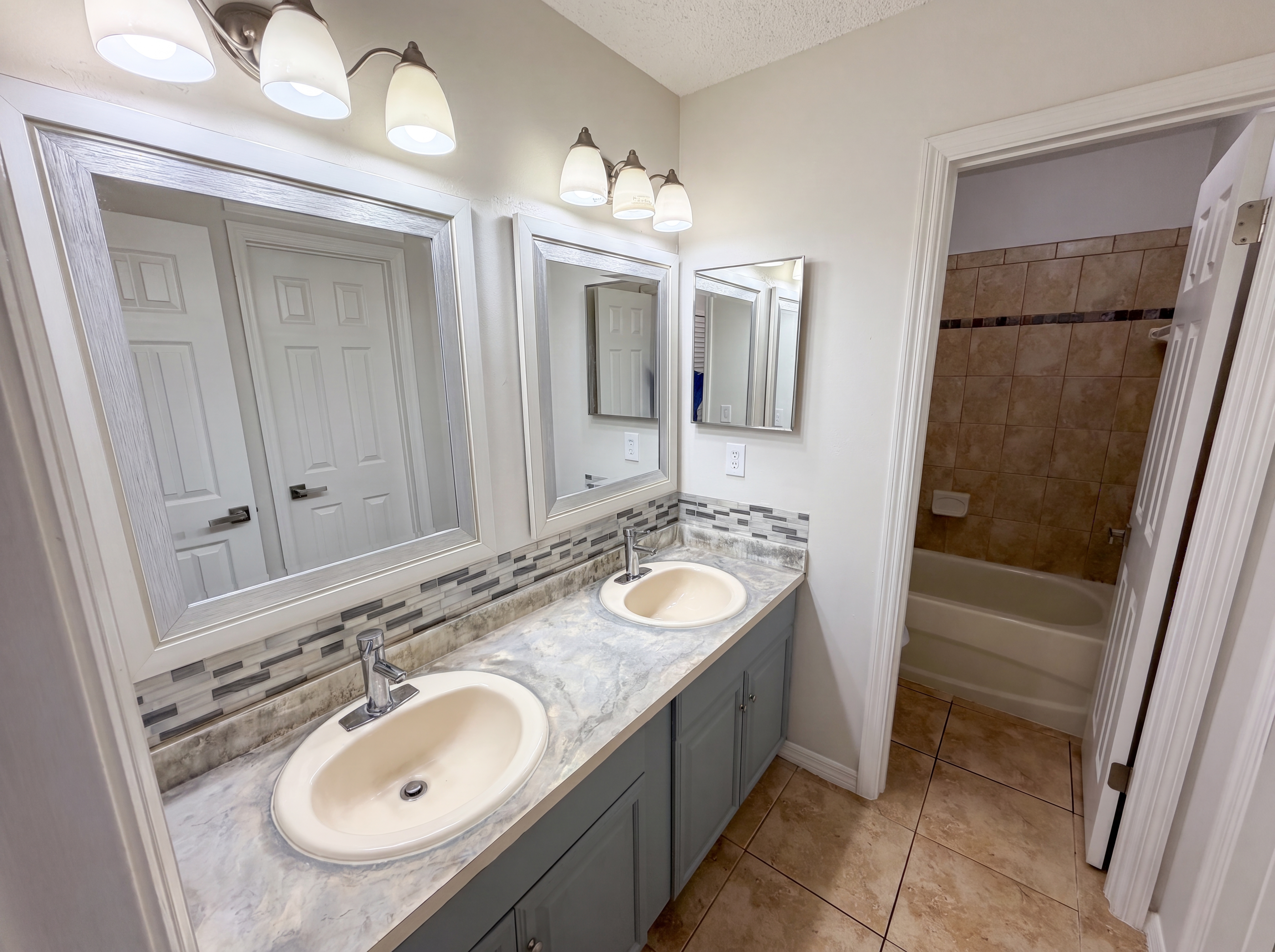 Photo 16 of 24 of 1602 Little Falls Cir, Orlando, FL