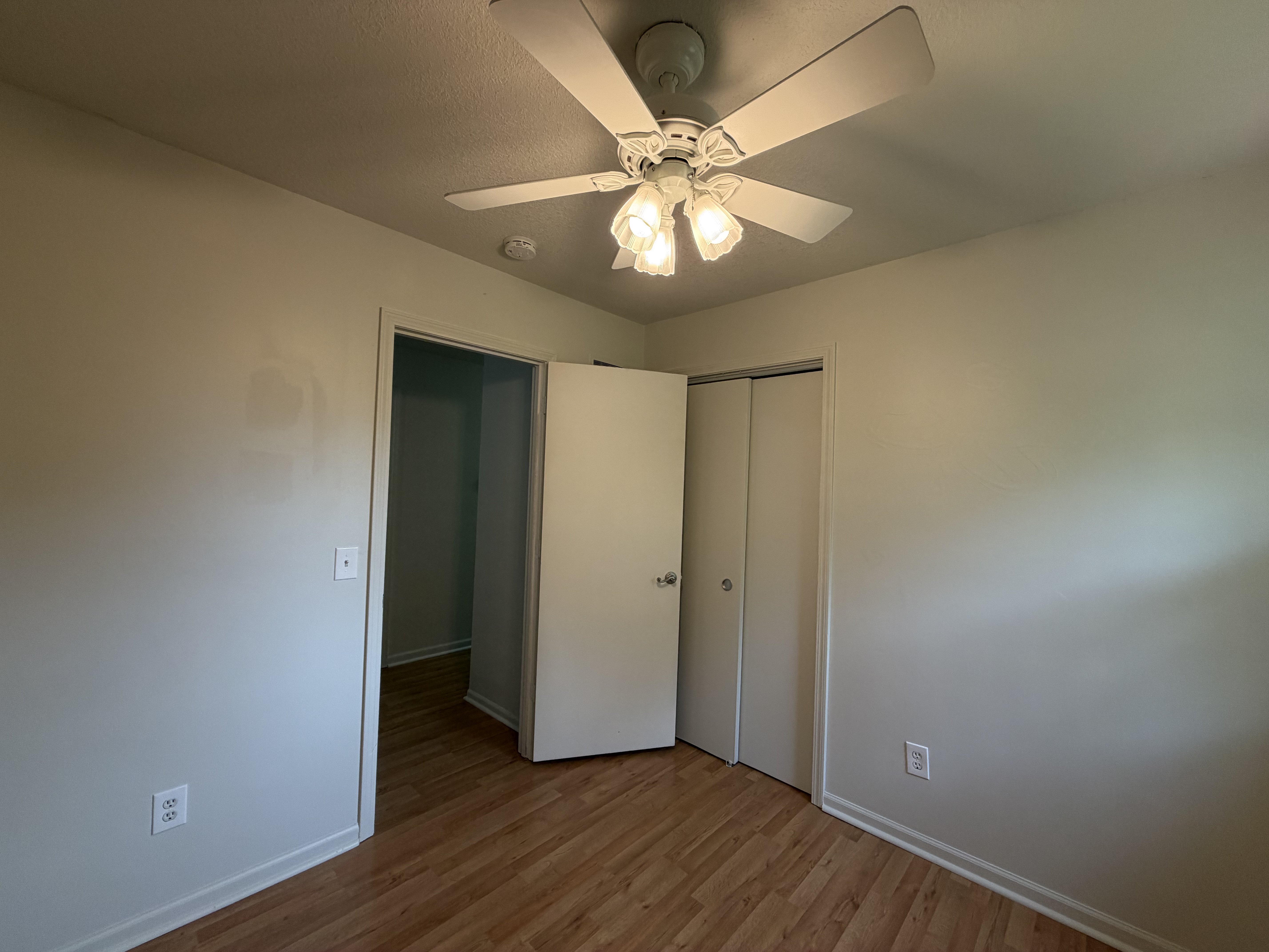 Photo 19 of 39 of 14224 S Raintree Dr, Olathe, KS