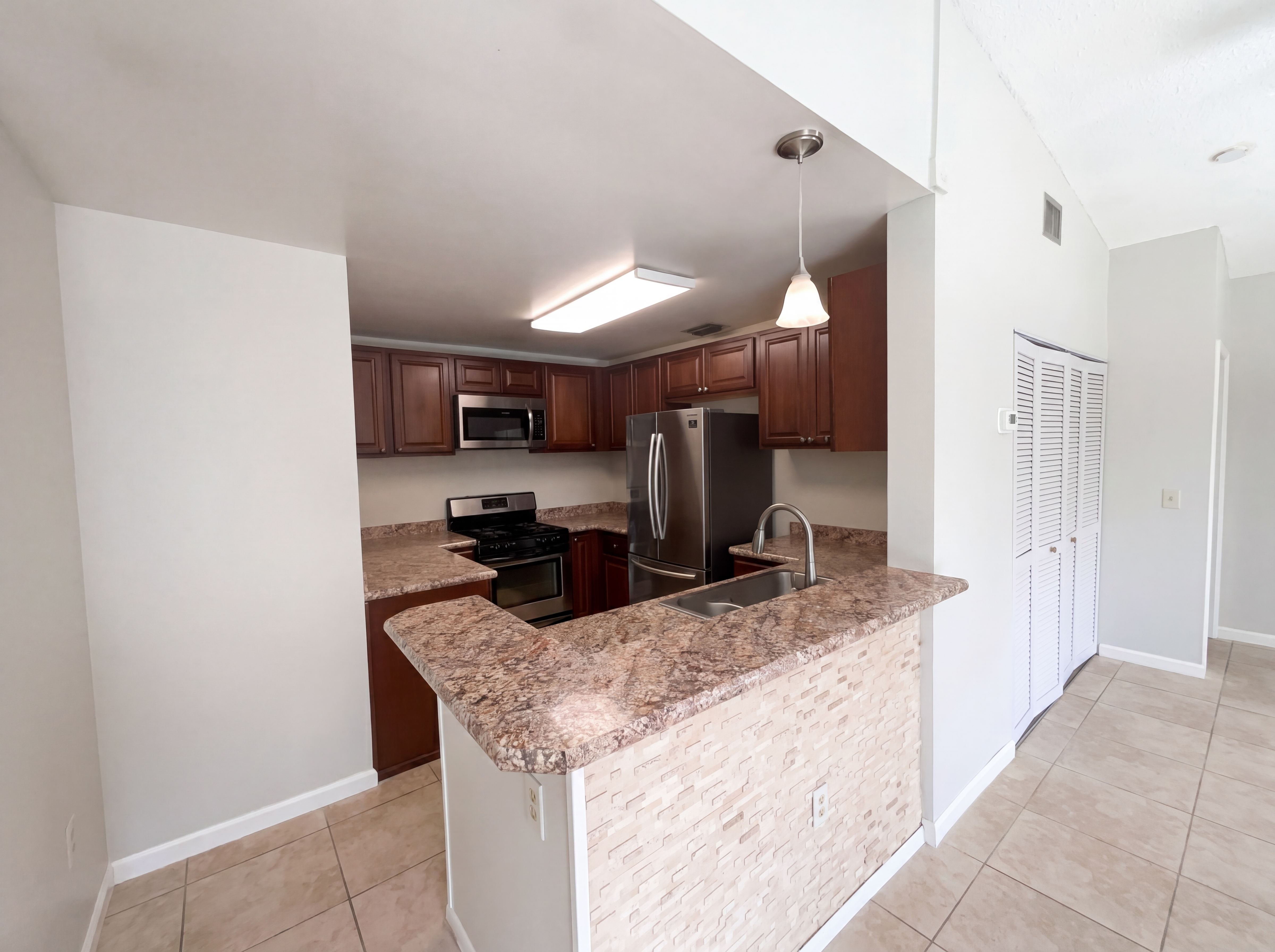 Photo 7 of 23 of 1015 Westside Dr, Winter Garden, FL