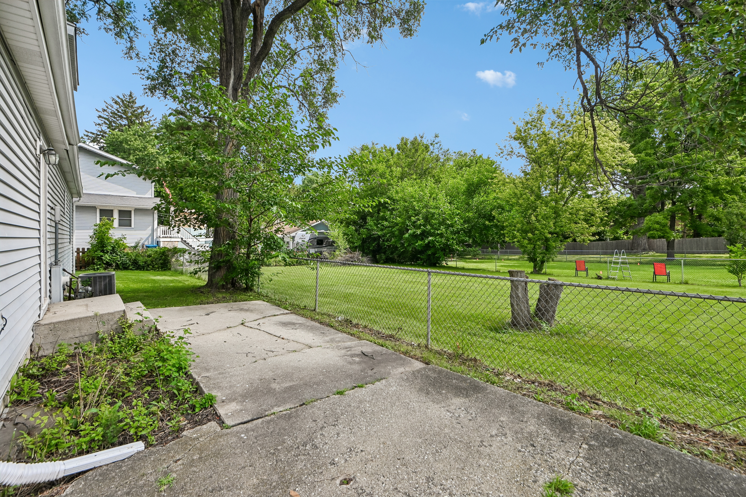 Photo 65 of 72 of 4811 Roslyn Rd, Downers Grove, IL