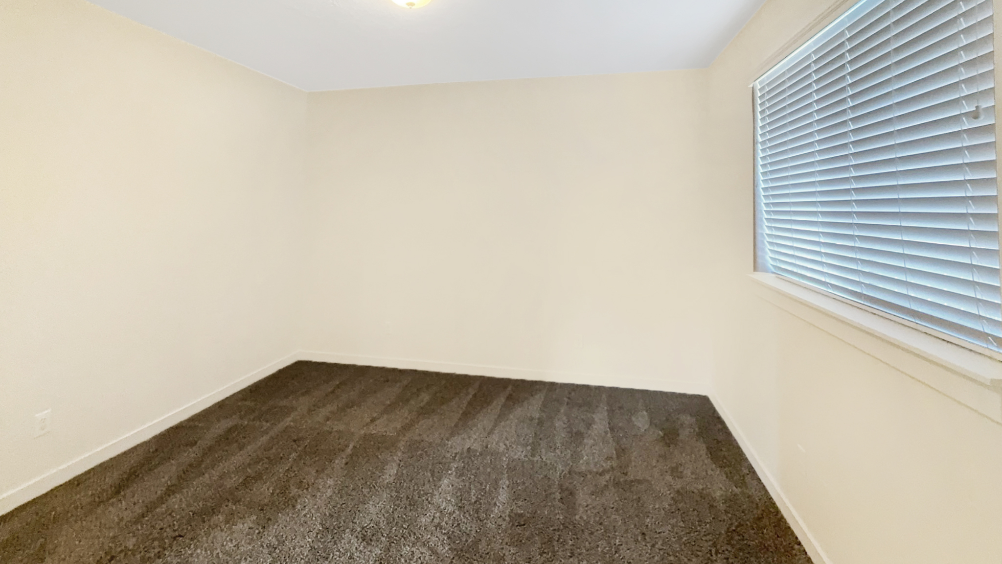 Photo 7 of 13 of 3011 NW Dogwood Ave, Redmond, OR