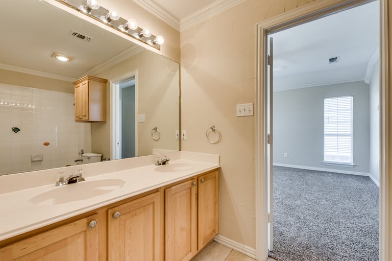 Photo 27 of 36 - 5700 Christy Ln, Haltom City, TX 76137