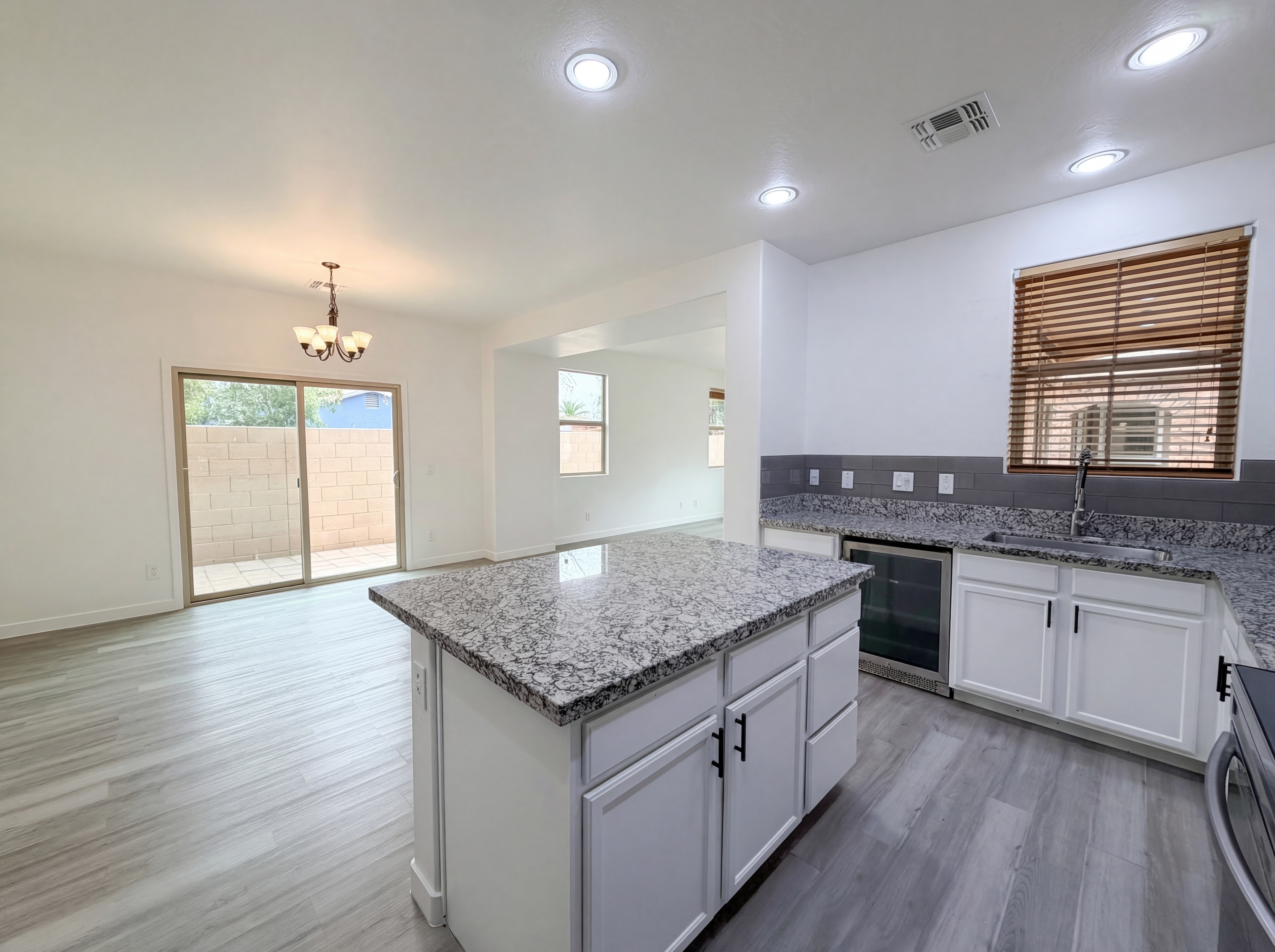 Photo 2 of 24 of 2739 N 73rd Dr, Phoenix, AZ