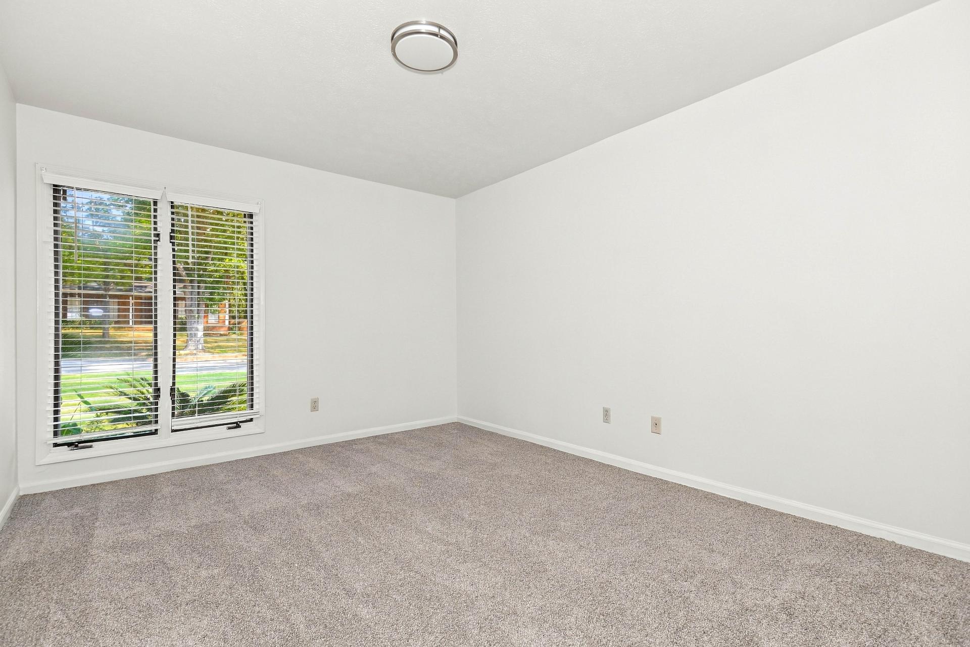 Photo 13 of 20 of 4303 Castlewood Pkwy, Columbus, GA