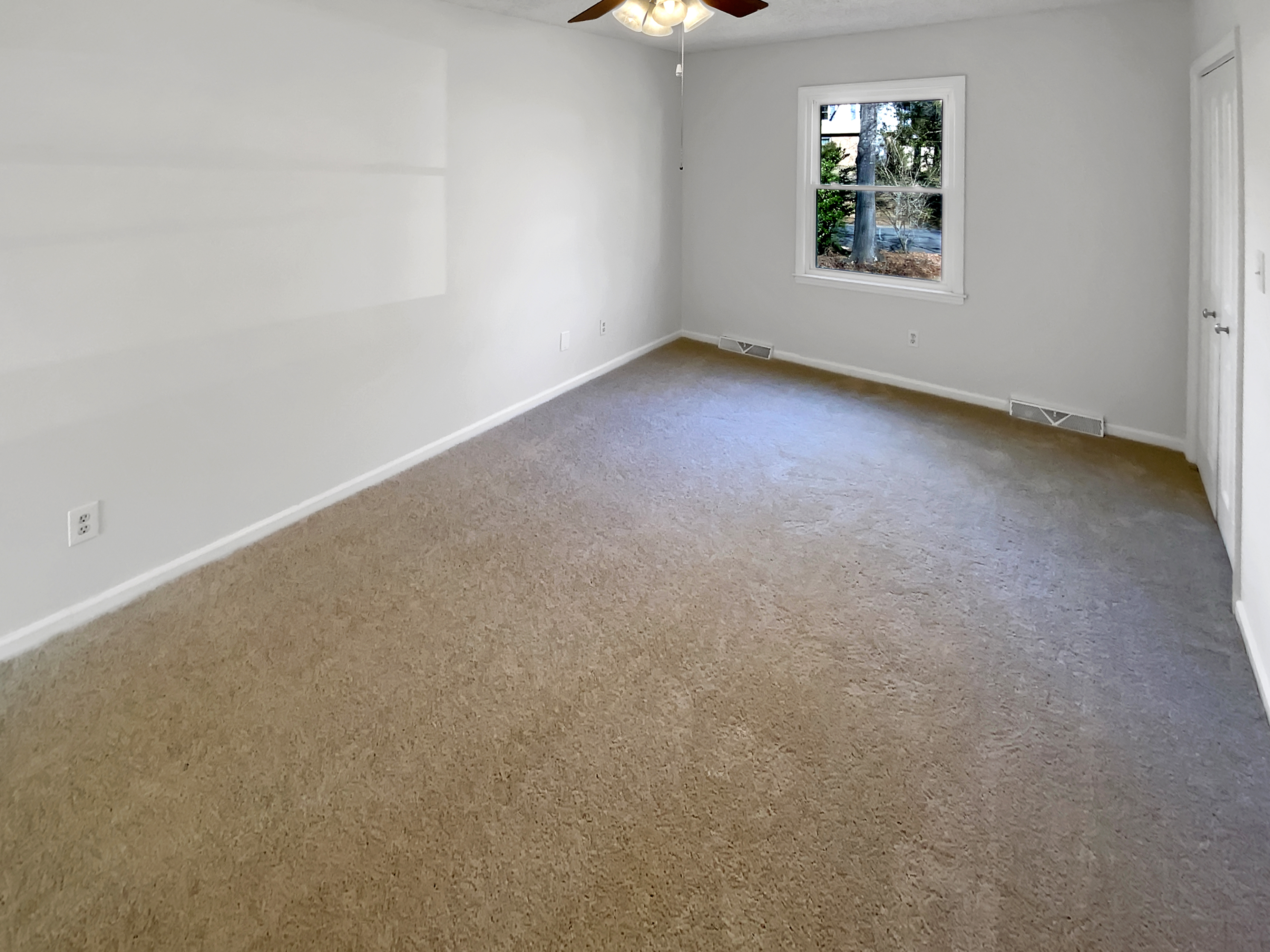 Photo 14 of 19 of 7401 Limerick Dr, Charlotte, NC