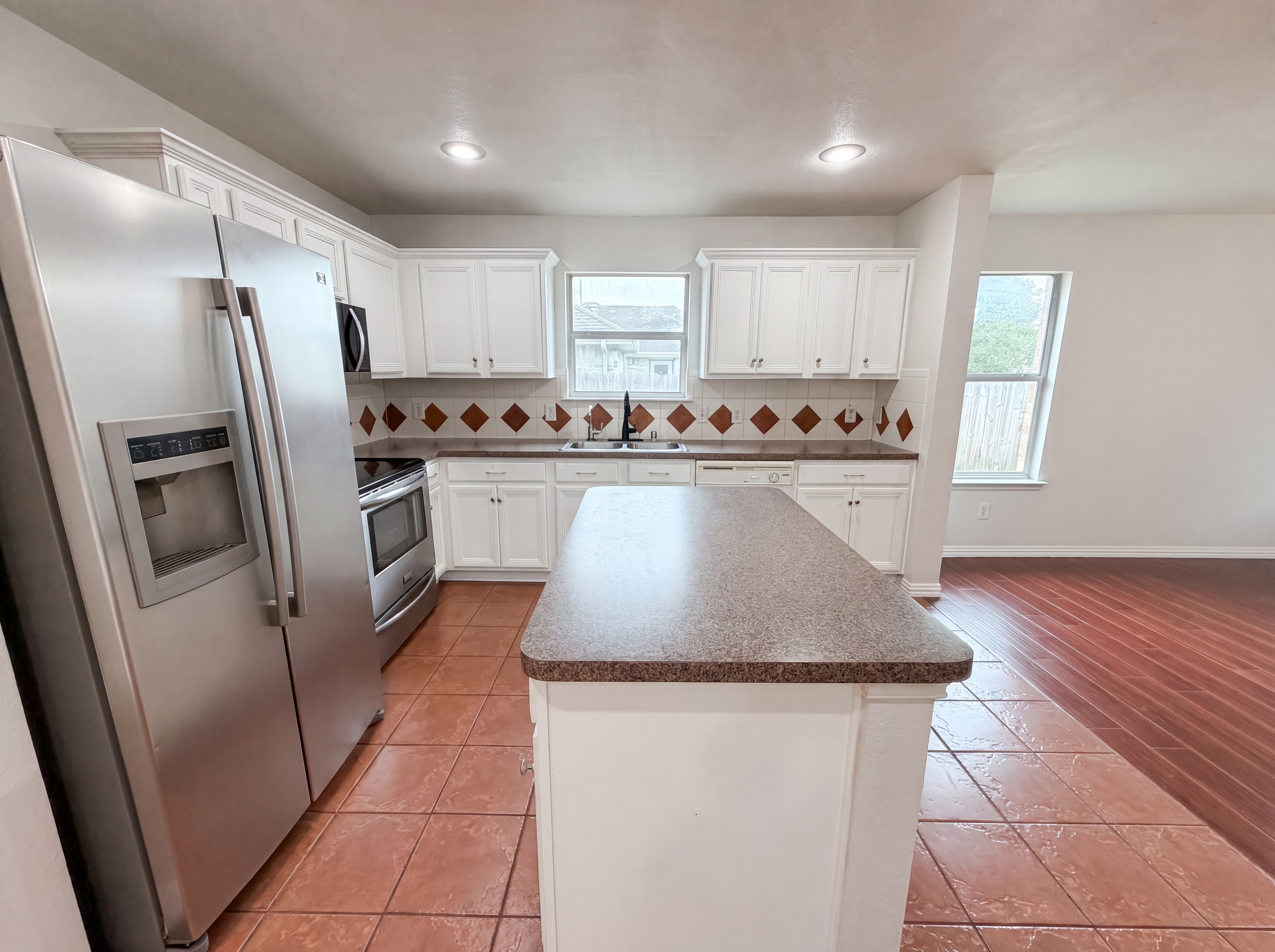 Photo 9 of 19 of 111 Forest Park Ln, Red Oak, TX