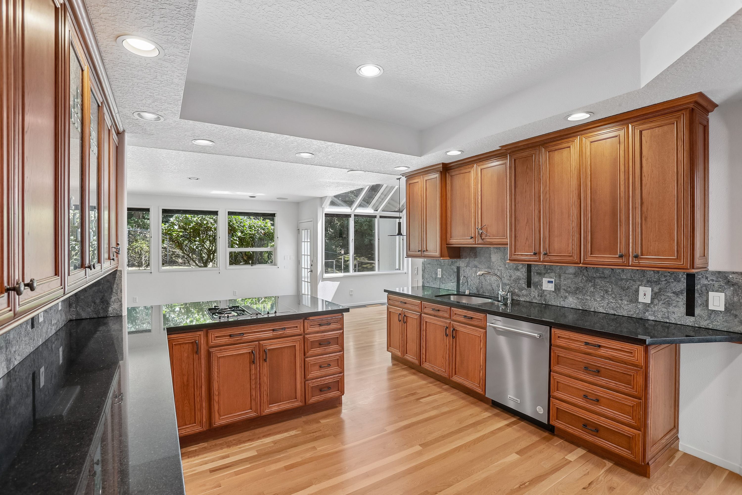 Photo 9 of 35 of 10838 S Southridge Dr, Portland, OR