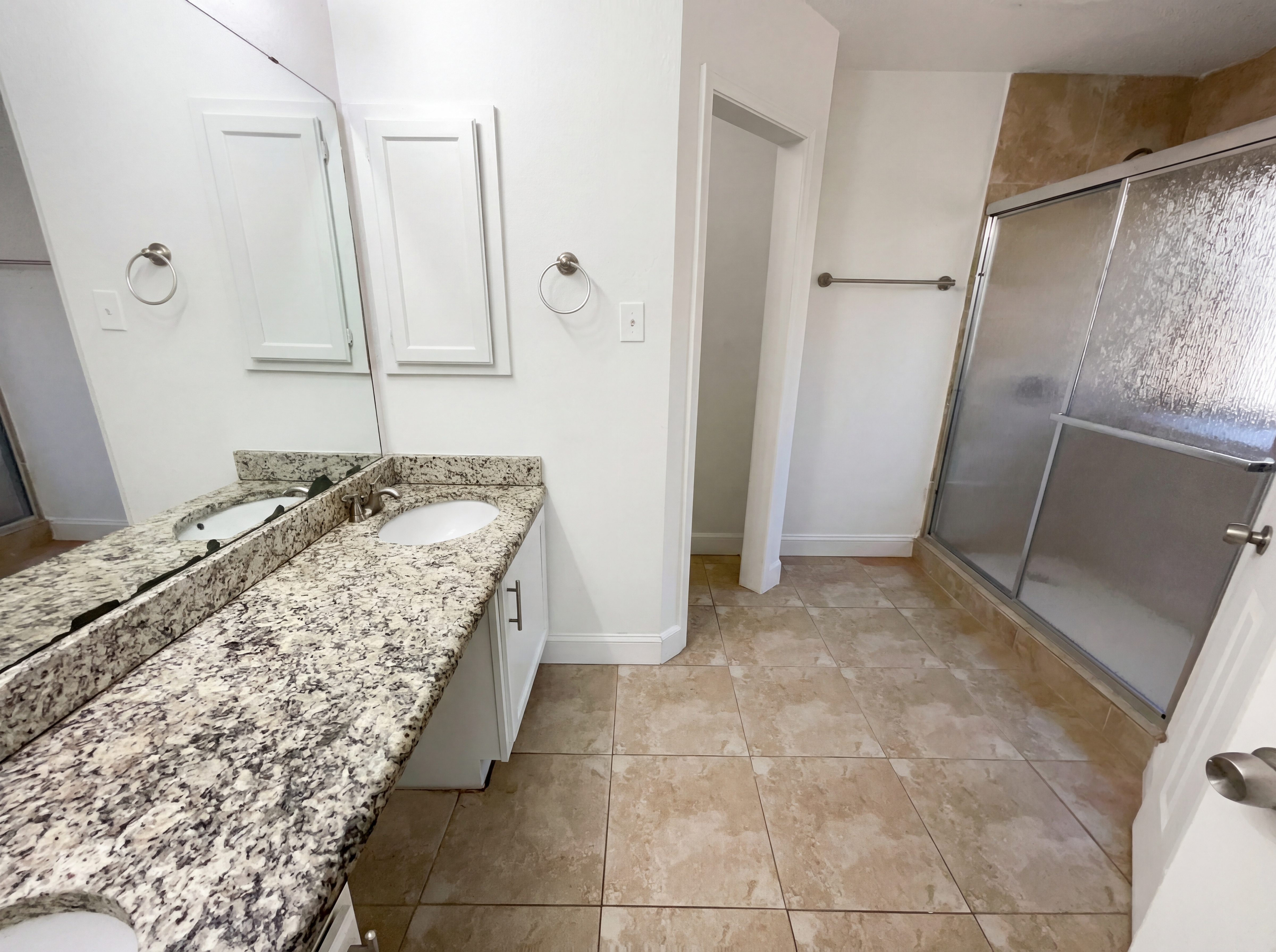Photo 10 of 17 of 8321 Cloverglen Ln, Fort Worth, TX