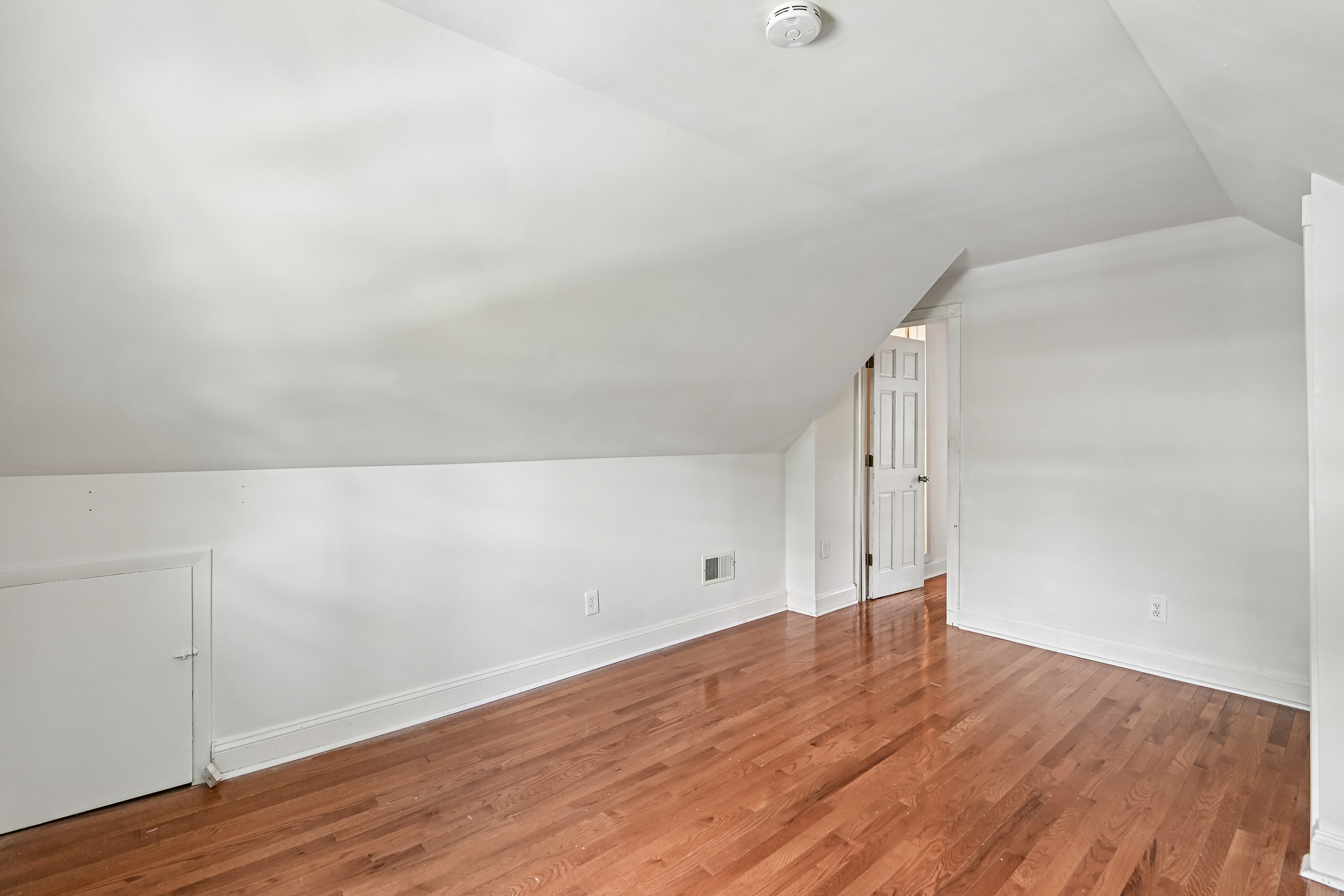 Photo 59 of 72 of 4811 Roslyn Rd, Downers Grove, IL