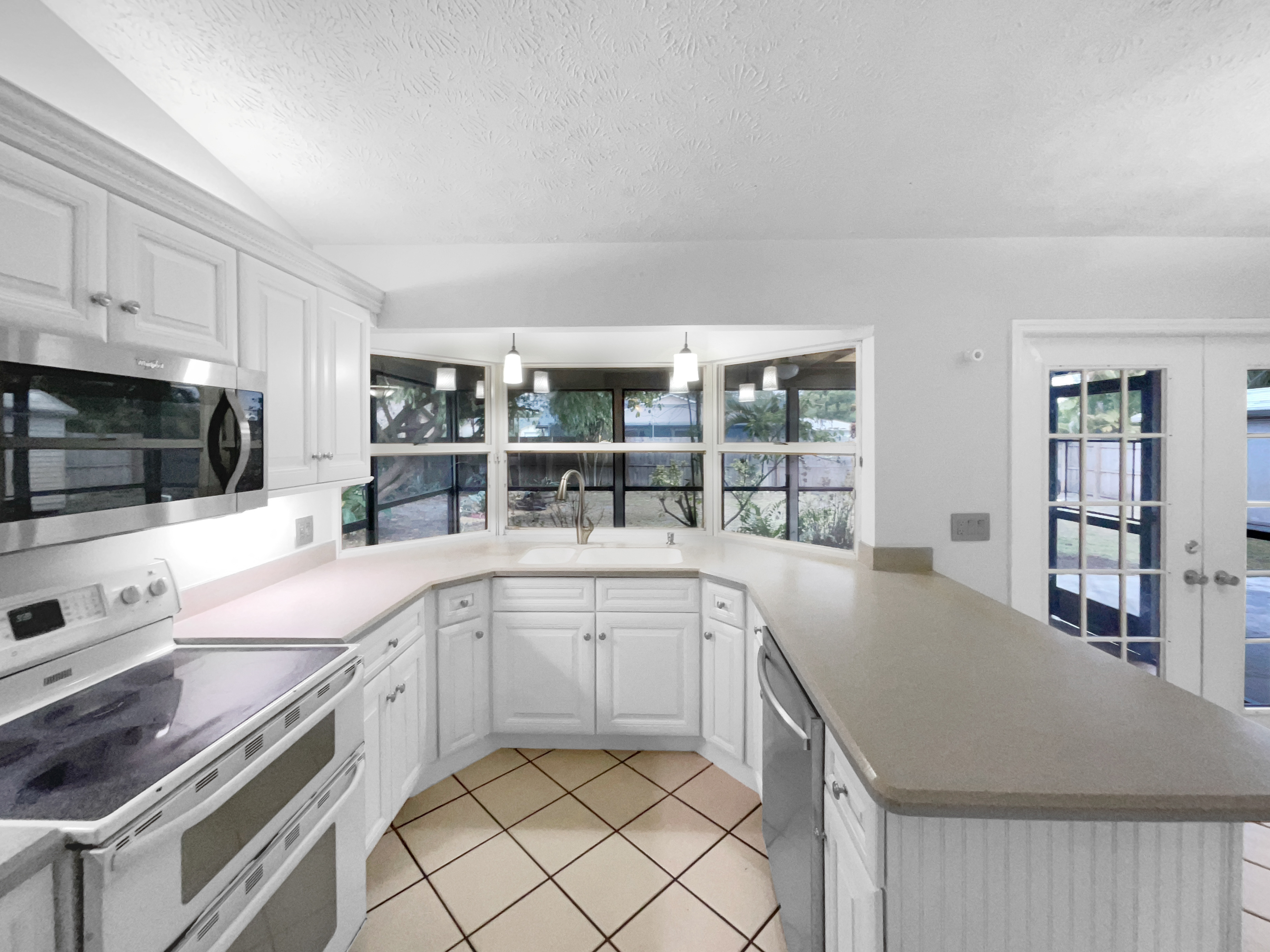Photo 2 of 28 of 5409 Hickory Dr, Fort Pierce, FL