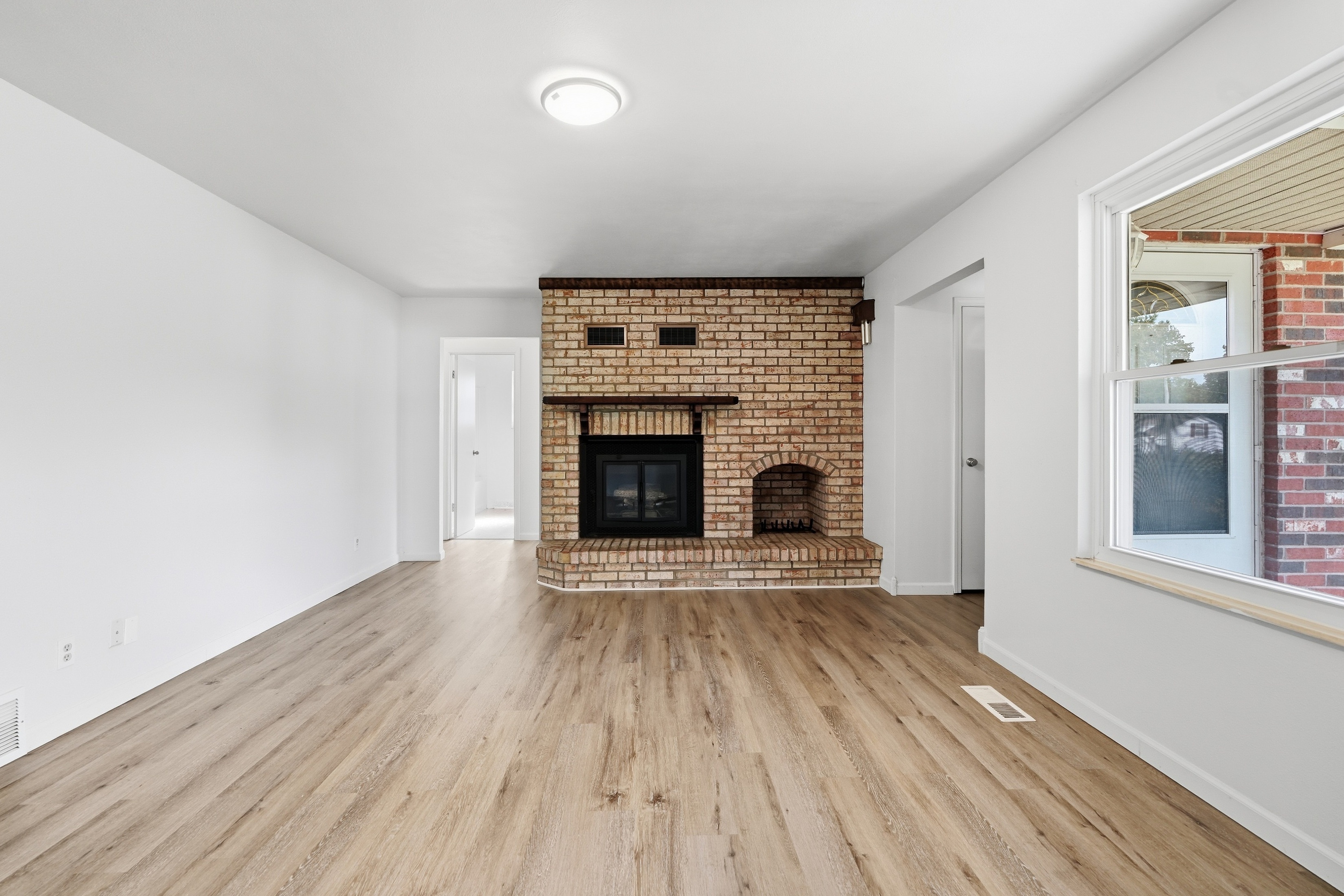 Photo 3 of 59 of 8 Monticello Pl, Fairview Heights, IL