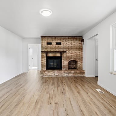 Property photo 3 of 8 Monticello Pl