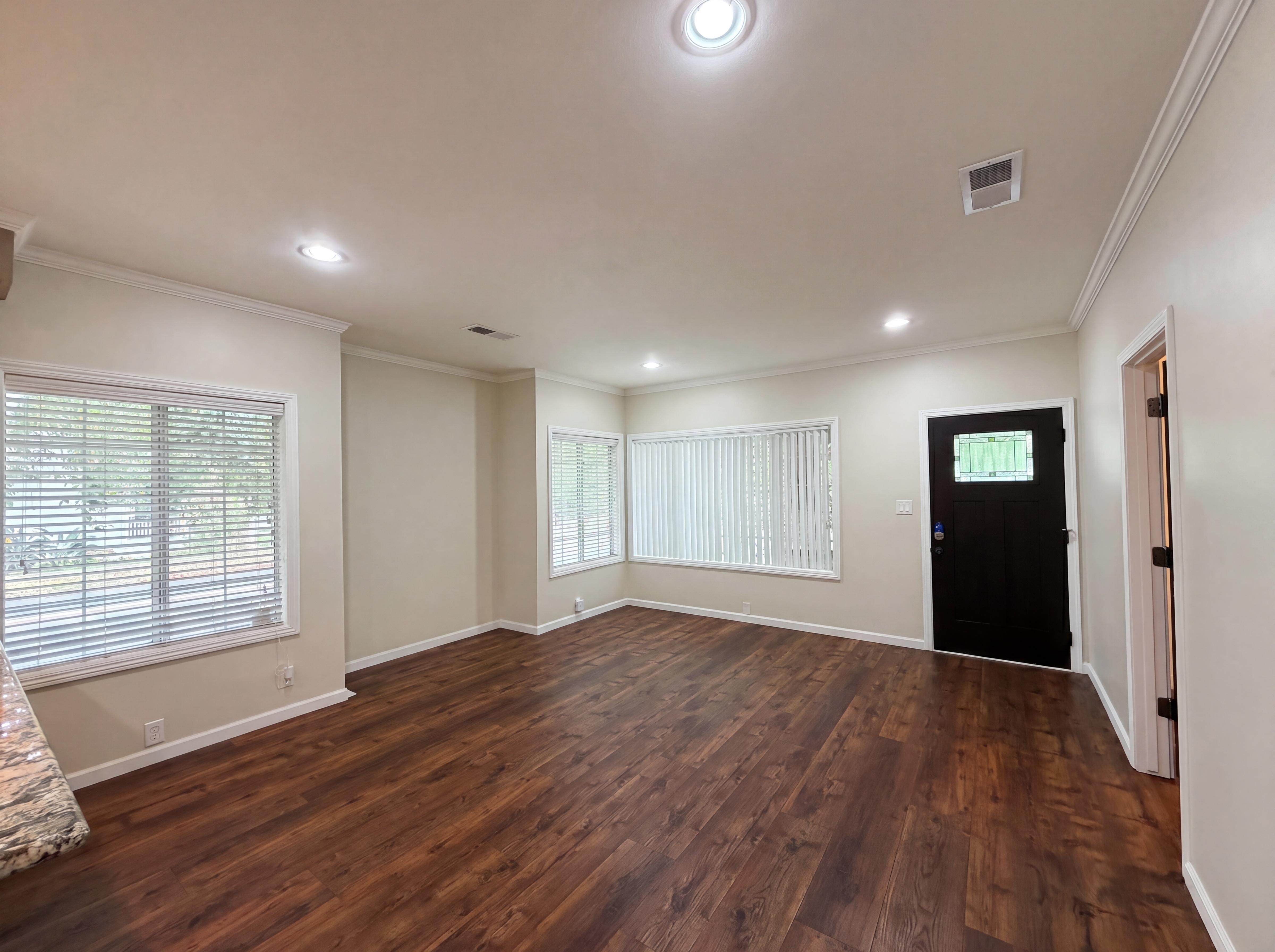 Photo 3 of 45 of 231 22nd St, Sacramento, CA